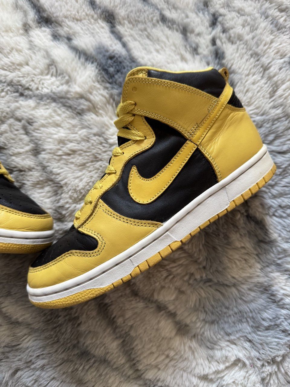 Nike VINTAGE NIKE DUNK HIGH GOLDENROD IOWA 2002 Size US 7 / EU 40 - 4 Thumbnail
