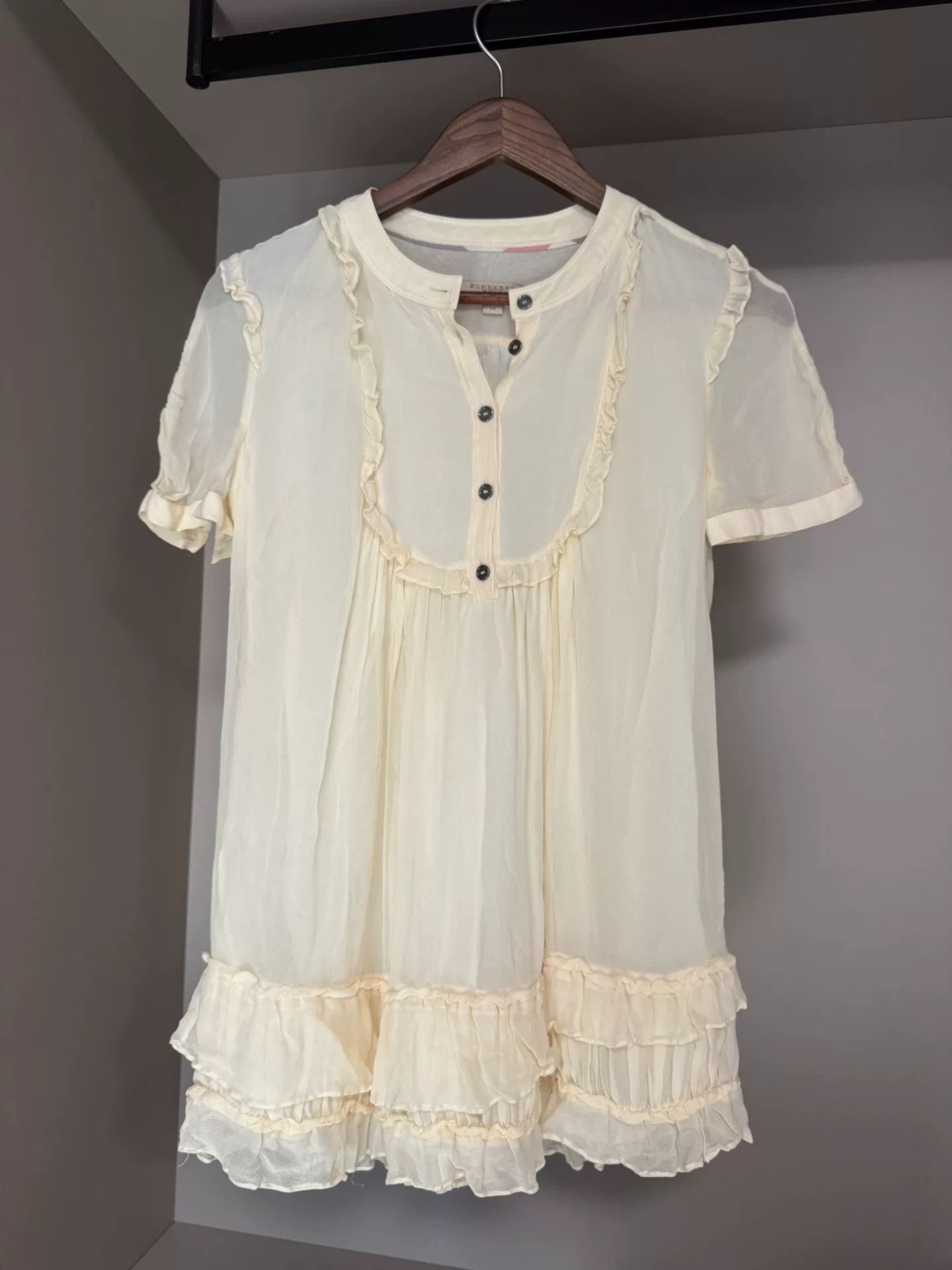 Burberry Burberry Silk Top T-Shirt Size M / US 6-8 / IT 42-44 - 1 Thumbnail