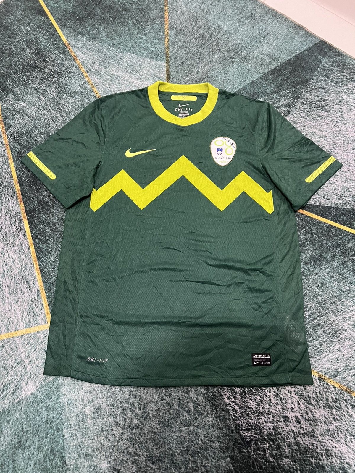 Nike nike slovenia away kit 2010-2011 Size US M / EU 48-50 / 2 - 1 Thumbnail