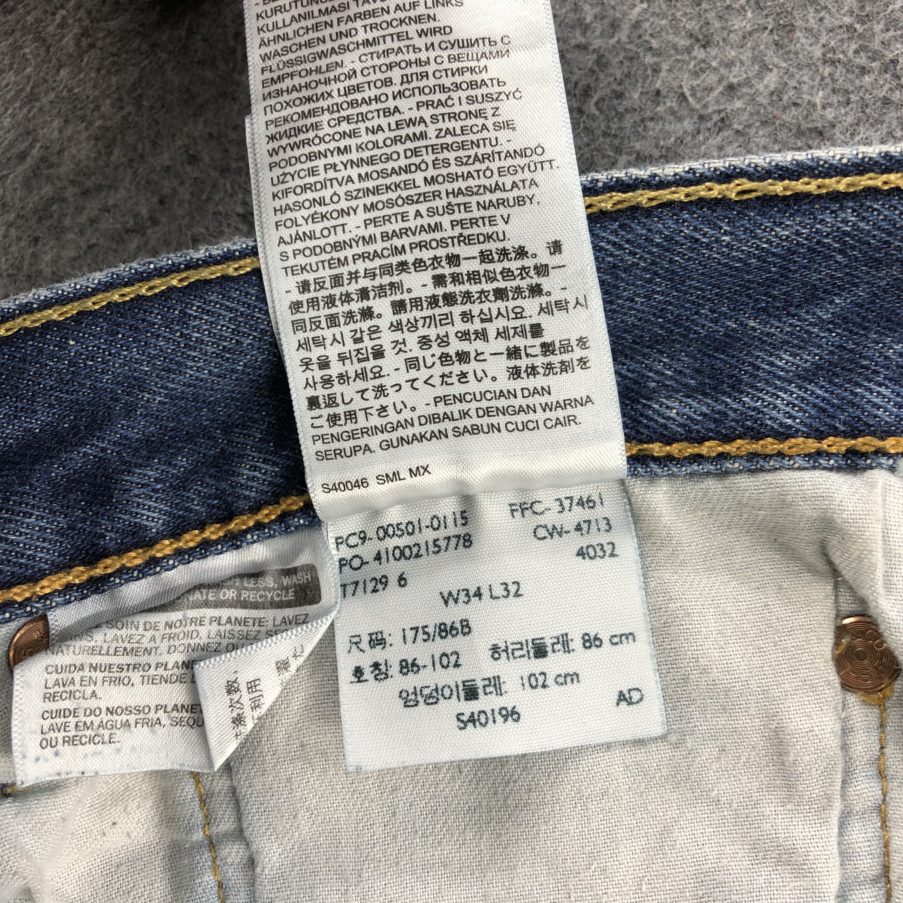 Levi's Vintage Blue Levis 501 Jeans-JM1004 Size US 35 - 12 Thumbnail