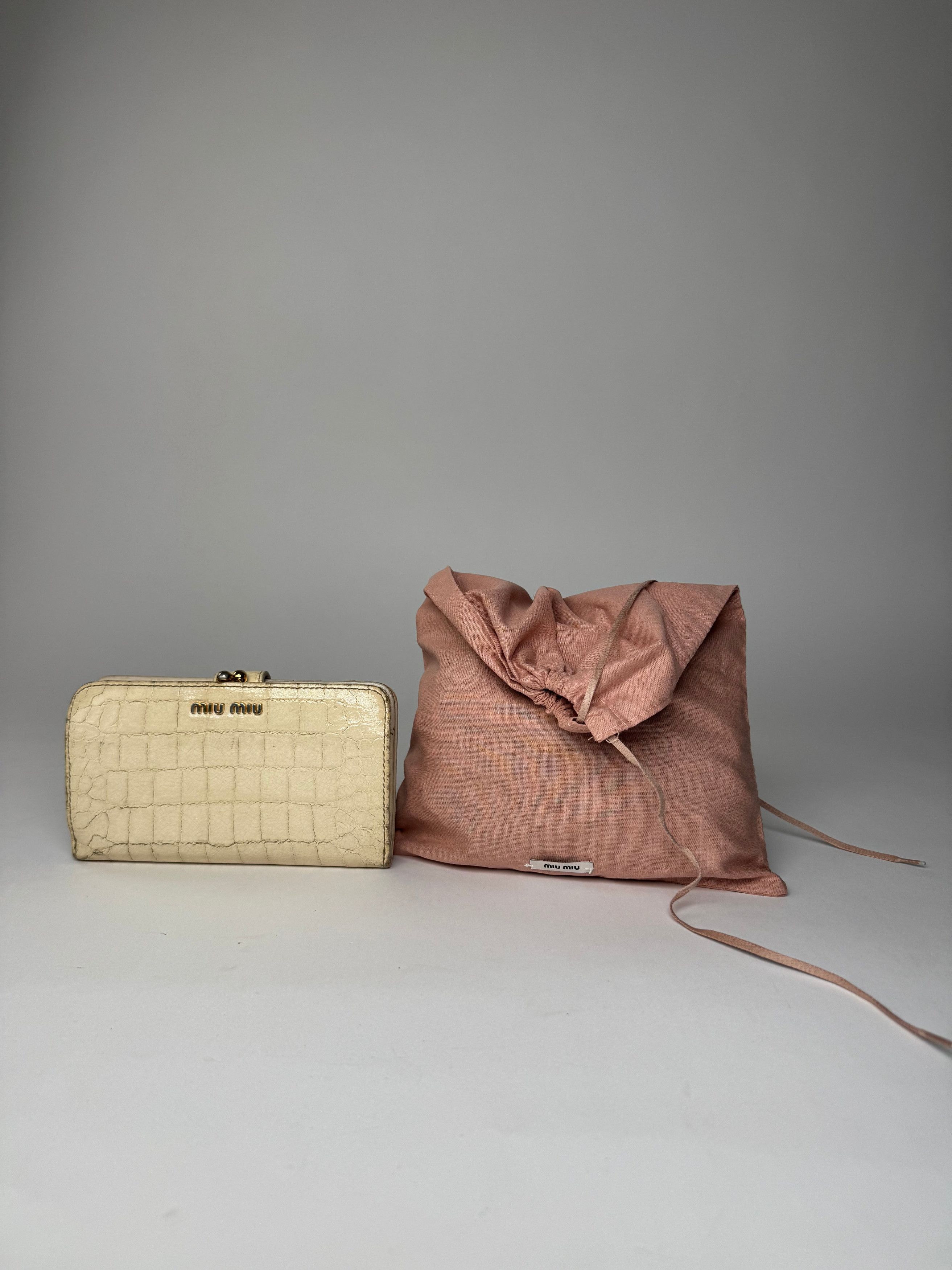 Miu Miu Vintage Leather Crocodile Emblossed White Size ONE SIZE - 1 Thumbnail