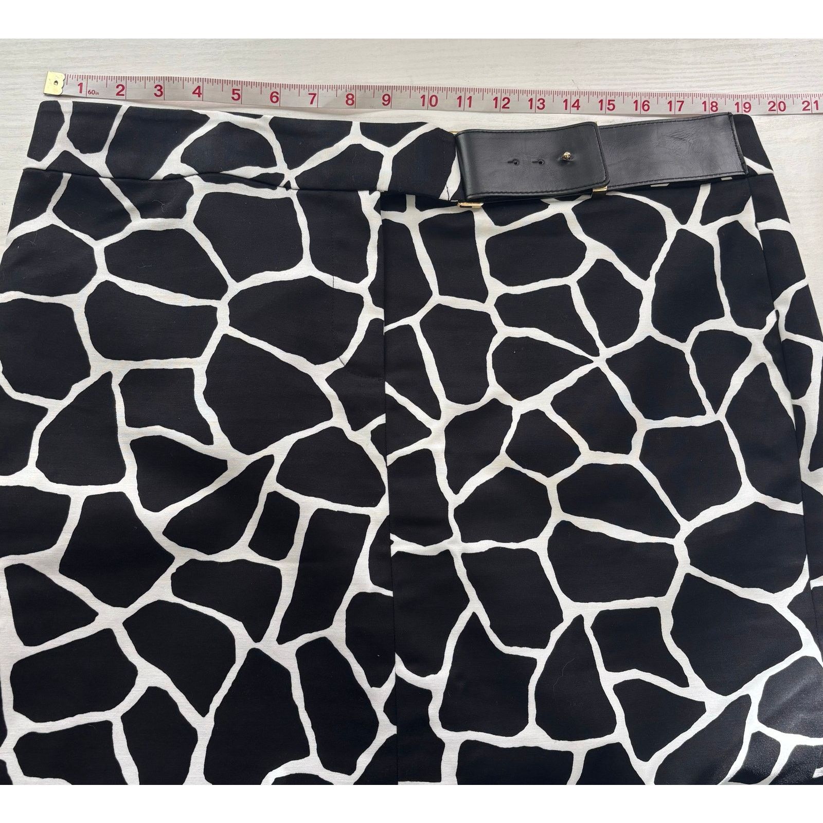 Michael Kors Michael Kors Giraffe Print Pencil Skirt 16 Belted Zip Front Size 38" / US 16 / IT 52 - 4 Thumbnail