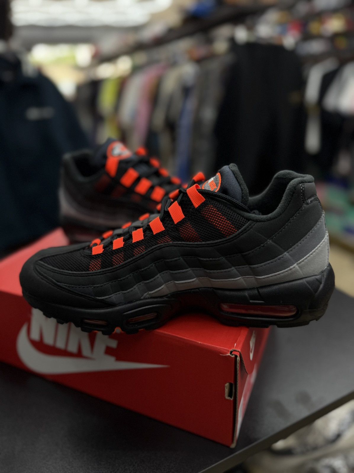 Nike Nike Air Max Black Hyper Crimson Size 10 NEW Size US 10 / EU 43 - 5 Thumbnail