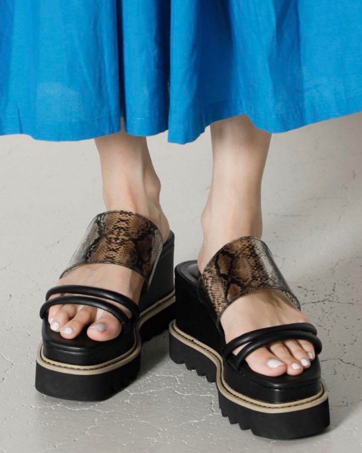 Vintage 2022 AZUL BY MOUSSY SHARK SOLE DORM HEEL SANDALS Size US 9 / IT 39 - 6 Thumbnail