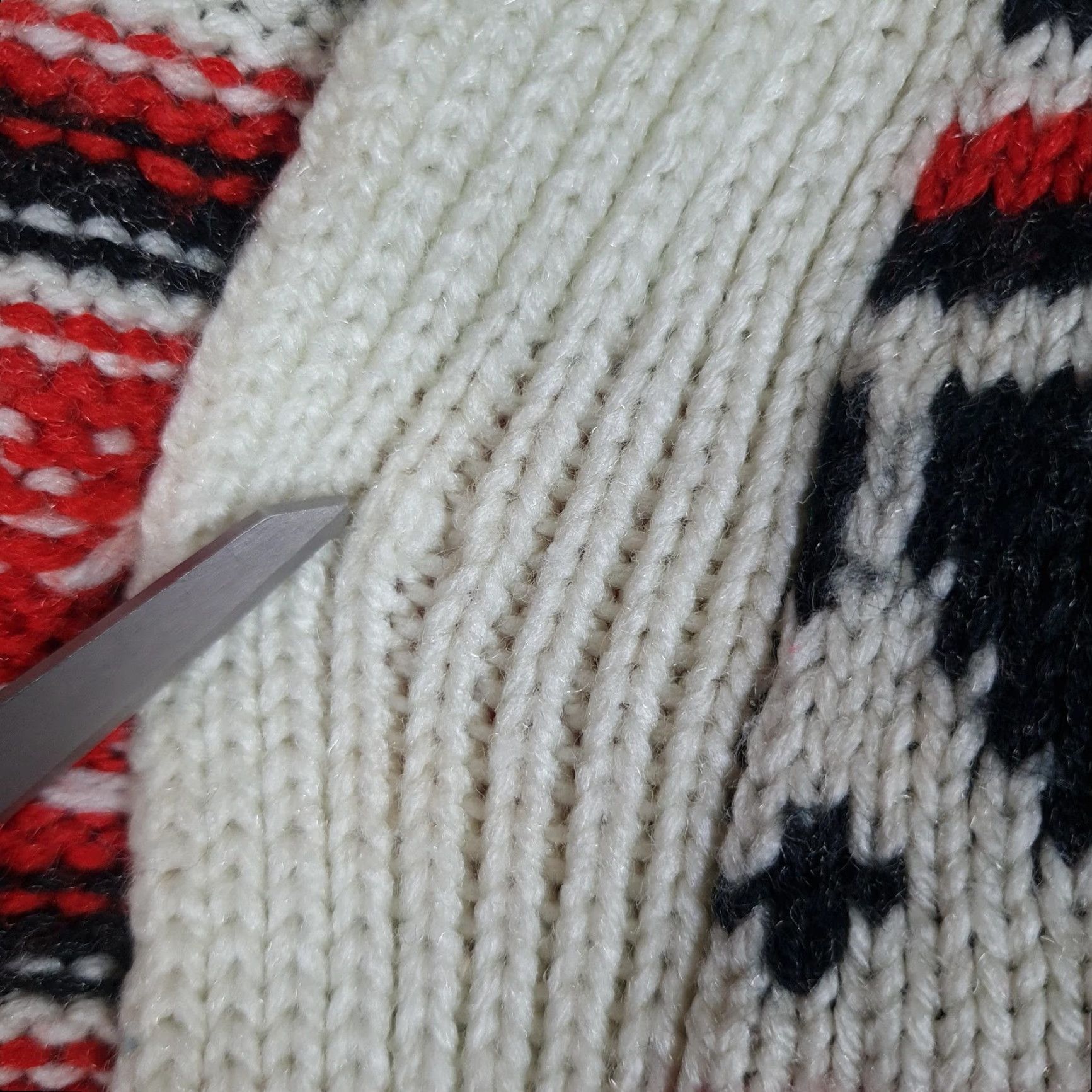 Vintage VINTAGE Cardigan Sweater Womens Large Belted Nordic Heart Collared 80s Fair Isle Knit Red Cream Size L / US 10 / IT 46 - 5 Thumbnail