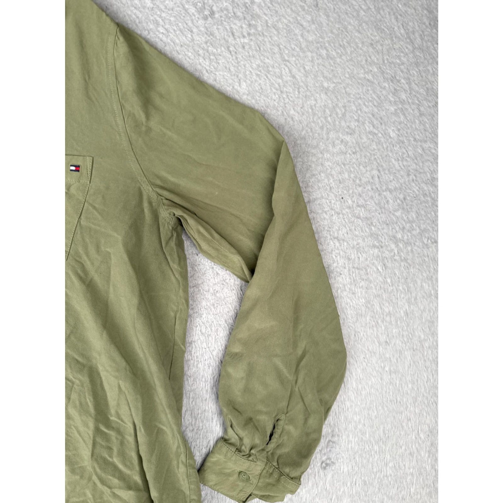 Tommy Hilfiger Tommy Hilfiger Shirt Women M Green Long Sleeve V-Neck 100% Viscose Pocket Collared Button-Up Slim Pattern Solid All Seasons Easy Care Size M / US 6-8 / IT 42-44 - 2 Thumbnail