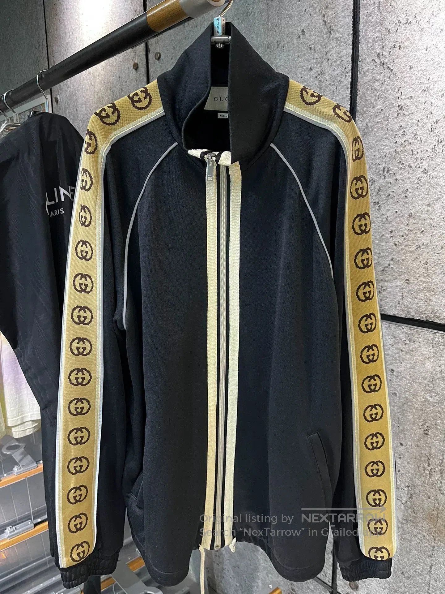 Gucci Black Coat Size M.