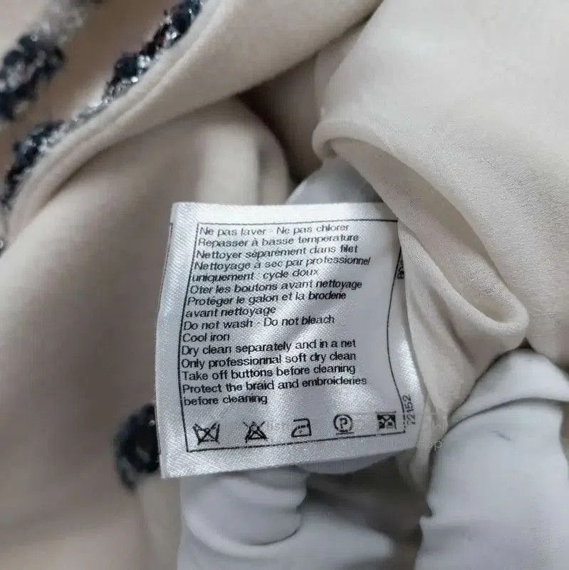 Chanel Chanel Women's Long White Coat for Spring/Fall . Size M / US 6-8 / IT 42-44 - 4 Thumbnail