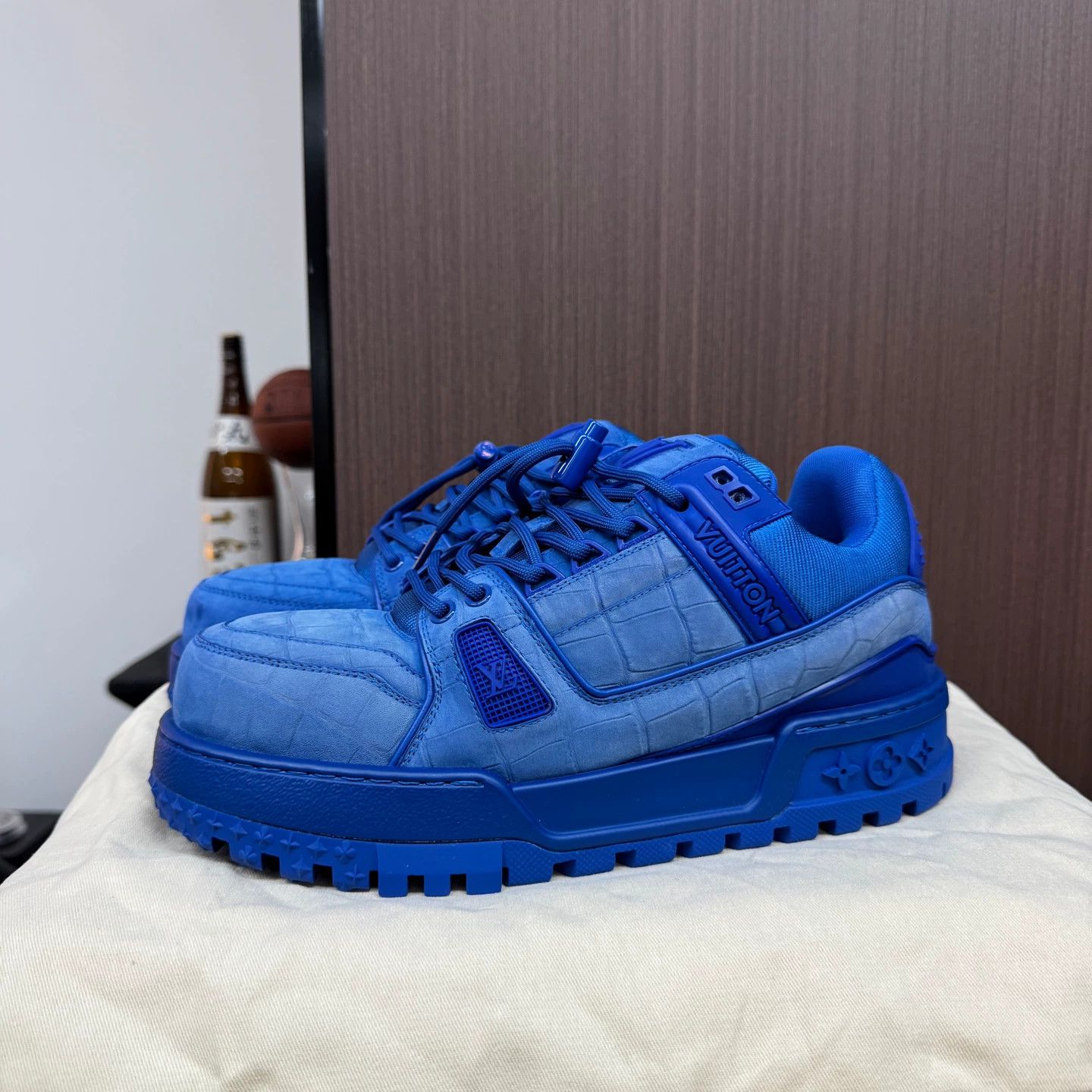 Louis Vuitton LV Pigalle Croc Embossed Trainer Size US 7.5 / EU 40-41 - 2 Thumbnail