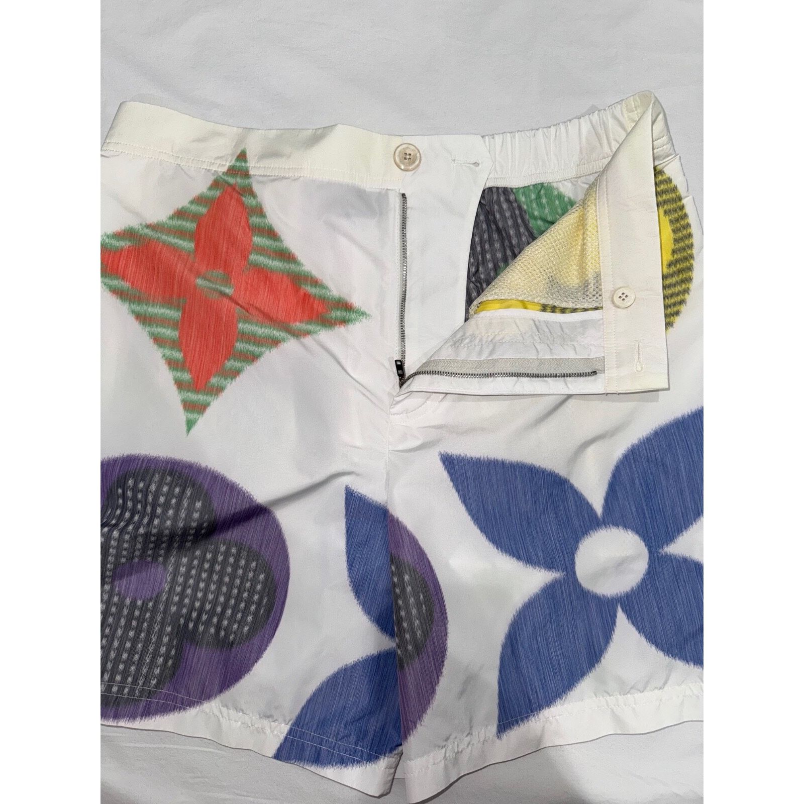 Louis Vuitton Louis Vuitton LV Multicolor Monogram White Blue Yellow Logo Size US 26 / EU 42 - 5 Thumbnail