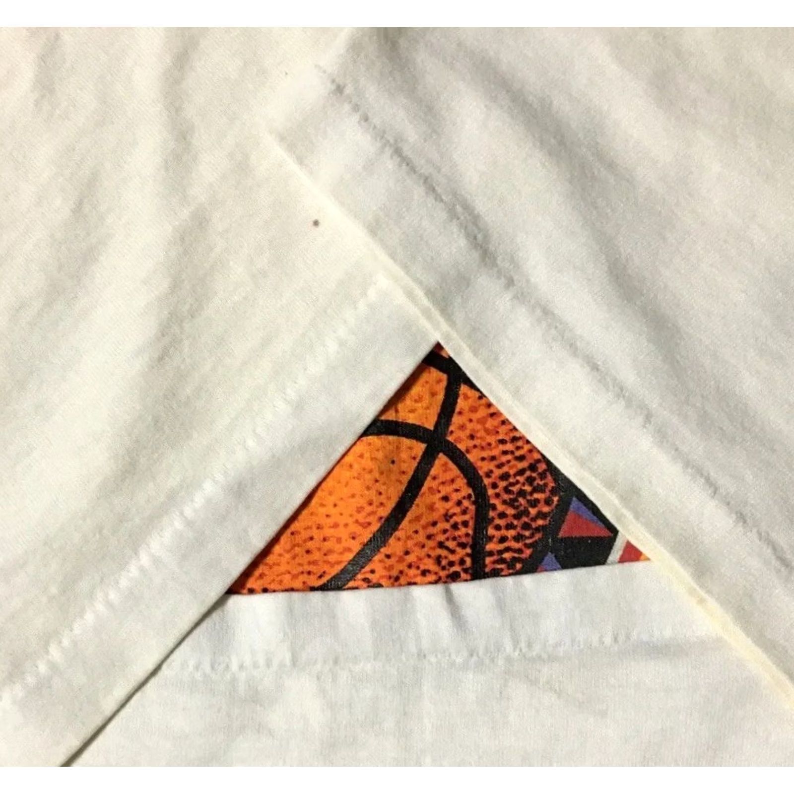 Vintage VINTAGE Phoenix Arizona Basketball Faded Shirt L White Sun 90s Grunge Sports NBA Mens T-Shirt Size US L / EU 52-54 / 3 - 3 Thumbnail