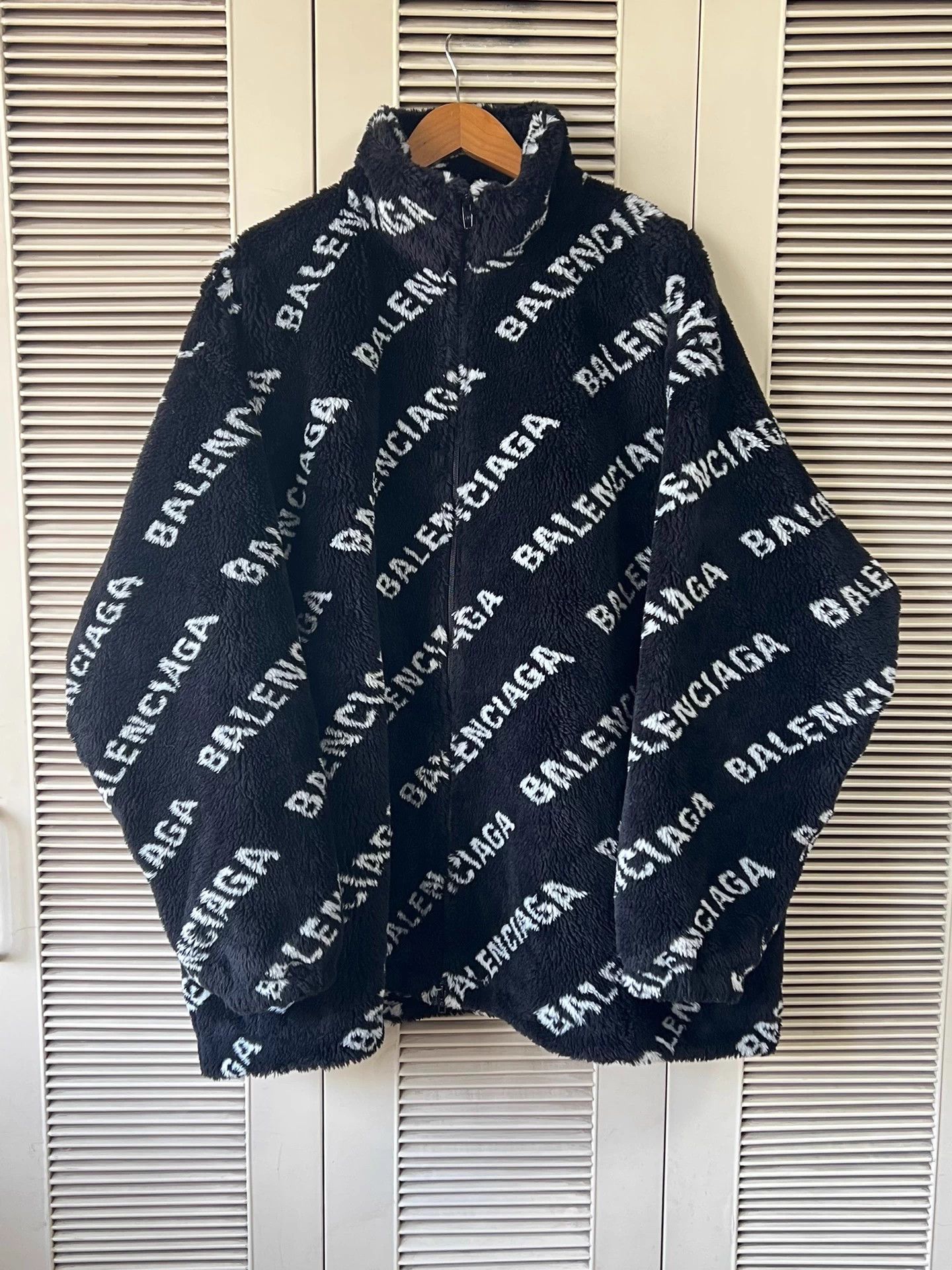 Balenciaga Balenciaga Black Logo Teddy Jacket Oversized 34 Size XS / US 0-2 / IT 36-38 - 1 Thumbnail