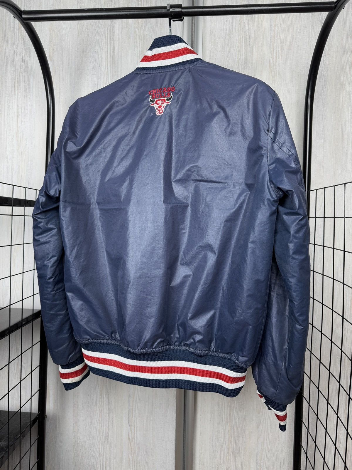 Vintage Chicago Bulls vintage nylon big logo bomber jacket Size US M / EU 48-50 / 2 - 7 Thumbnail