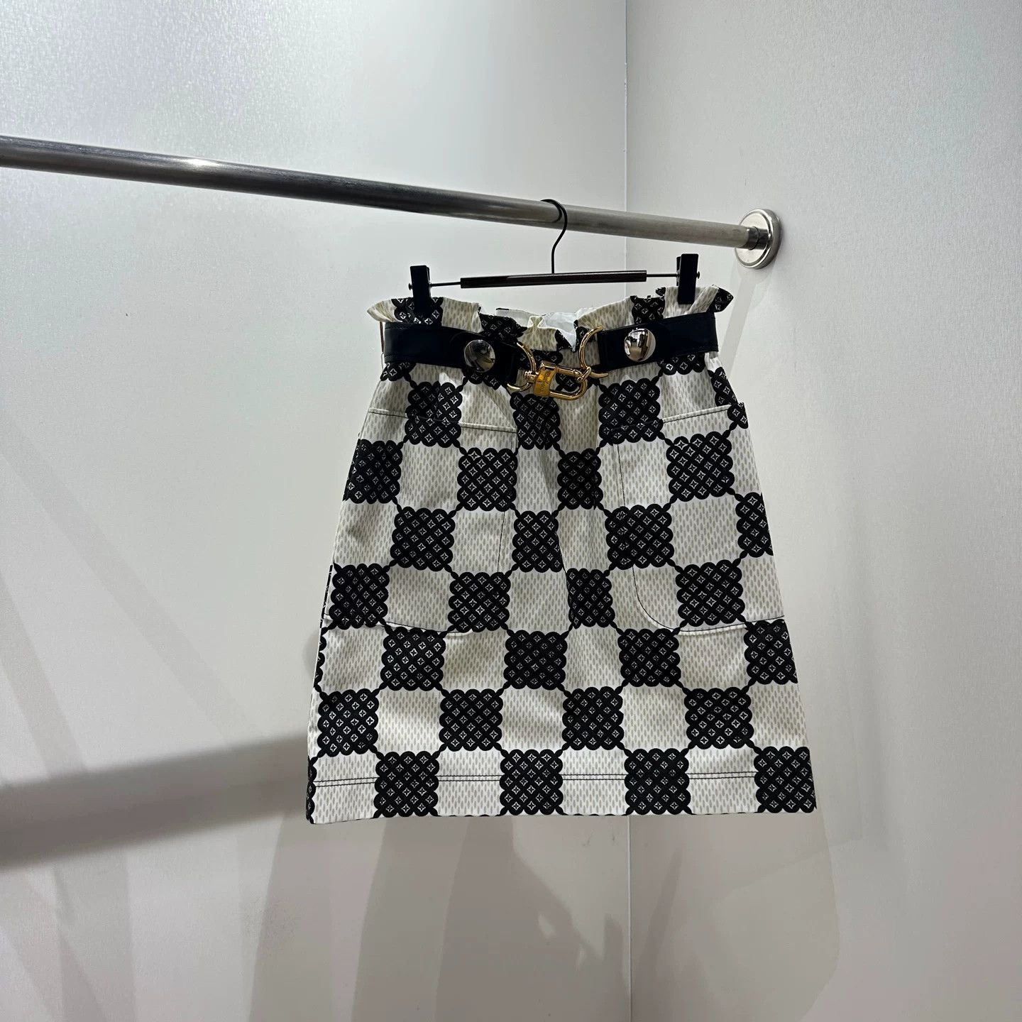 Louis Vuitton Louis Vuitton Checkered T-Shirt it_36 Women Size XS / US 0-2 / IT 36-38 - 1 Thumbnail