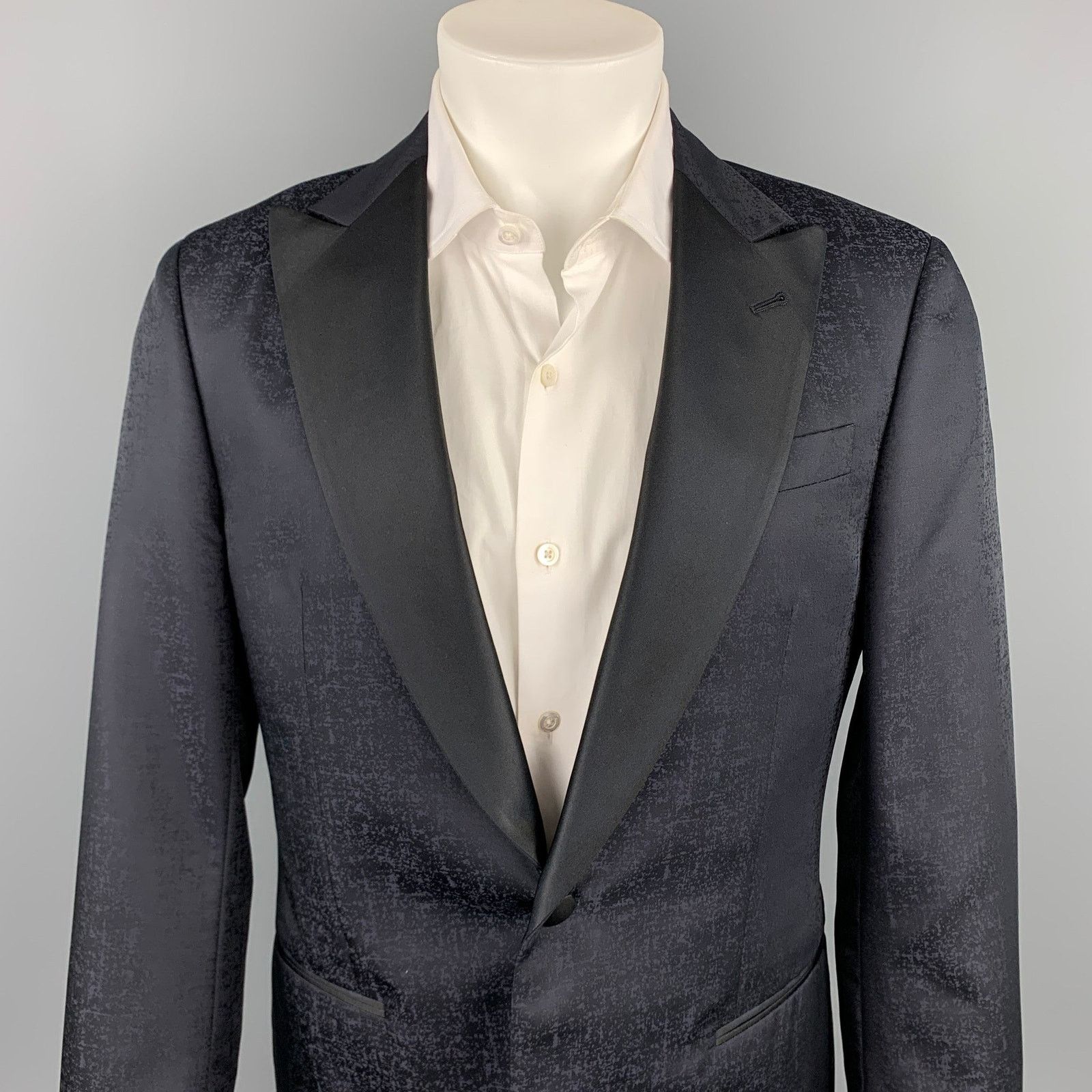 Giorgio Armani Soft Size 38 Black Marbled Wool / Silk Peak Lapel Sport Coat Size 38R - 2 Thumbnail