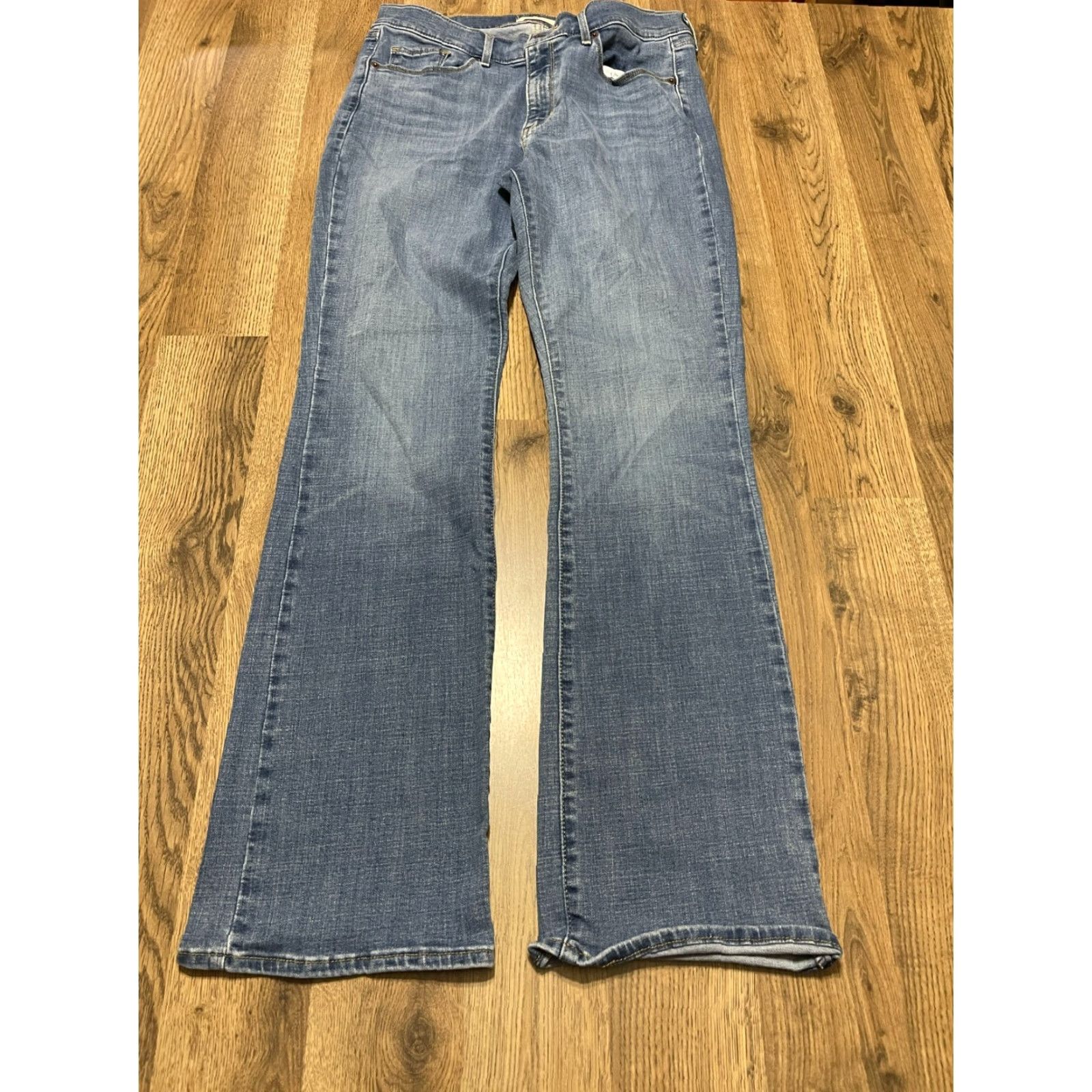 Levi's VINTAGE Levi's Jeans Women's Size 8 Blue Denim Classic Bootcut Pockets Size 30" / US 8 / IT 44 - 2 Thumbnail