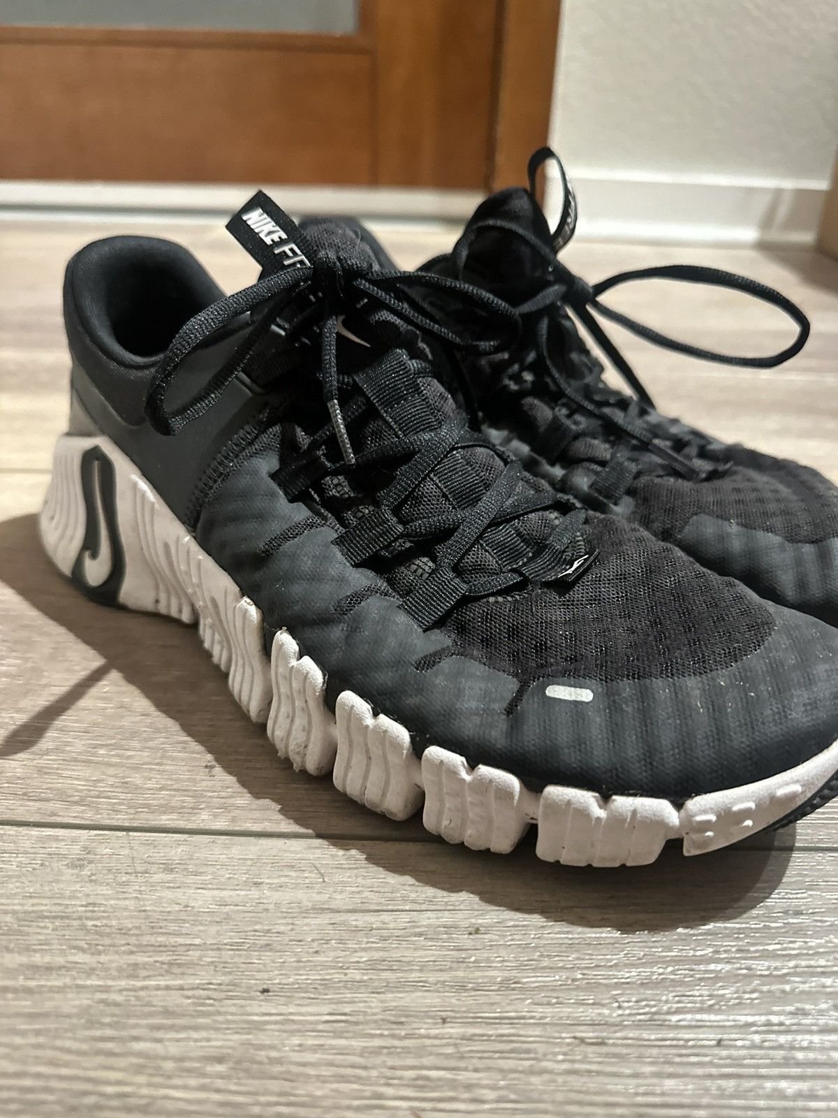 image of Nike Free Metcon 5 - Black/white Shoes, Men's (Size 11.5)