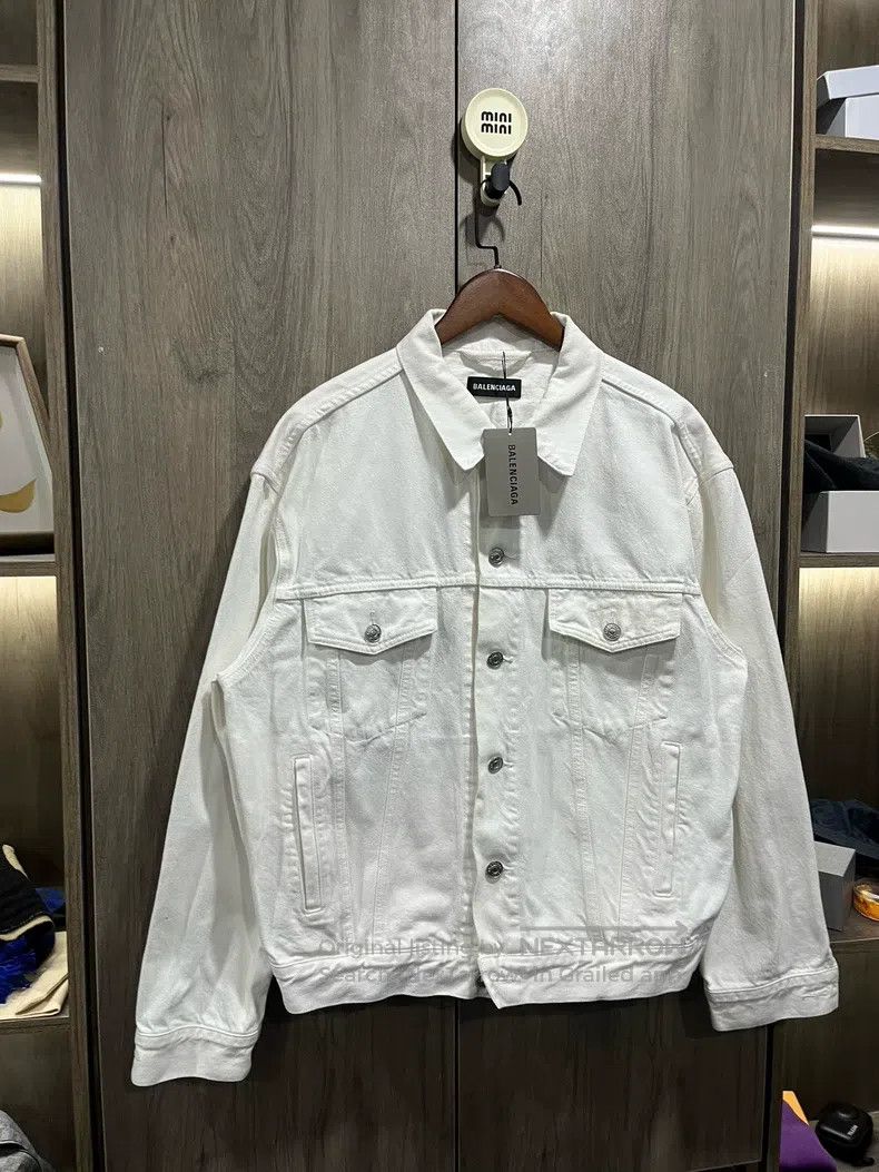 Balenciaga Balenciaga White large logo denim jacket Size US S / EU 44-46 / 1 - 2 Thumbnail