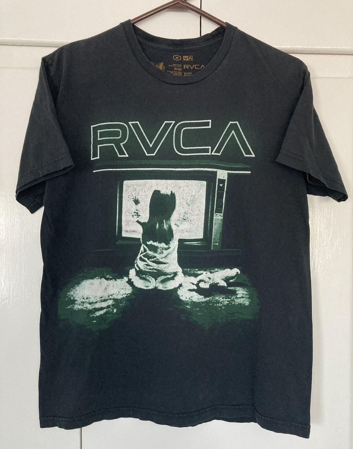 RVCA RVCA THE POLTERGEIST T SHIRT HORROR MOVIE ARTIST NETWORK APN Size US M / EU 48-50 / 2 - 1 Thumbnail
