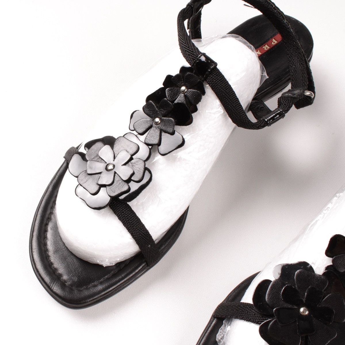 Prada Authentic Prada Black Patent Leather Floral Sandals Size US 9.5 / IT 39.5 - 4 Thumbnail
