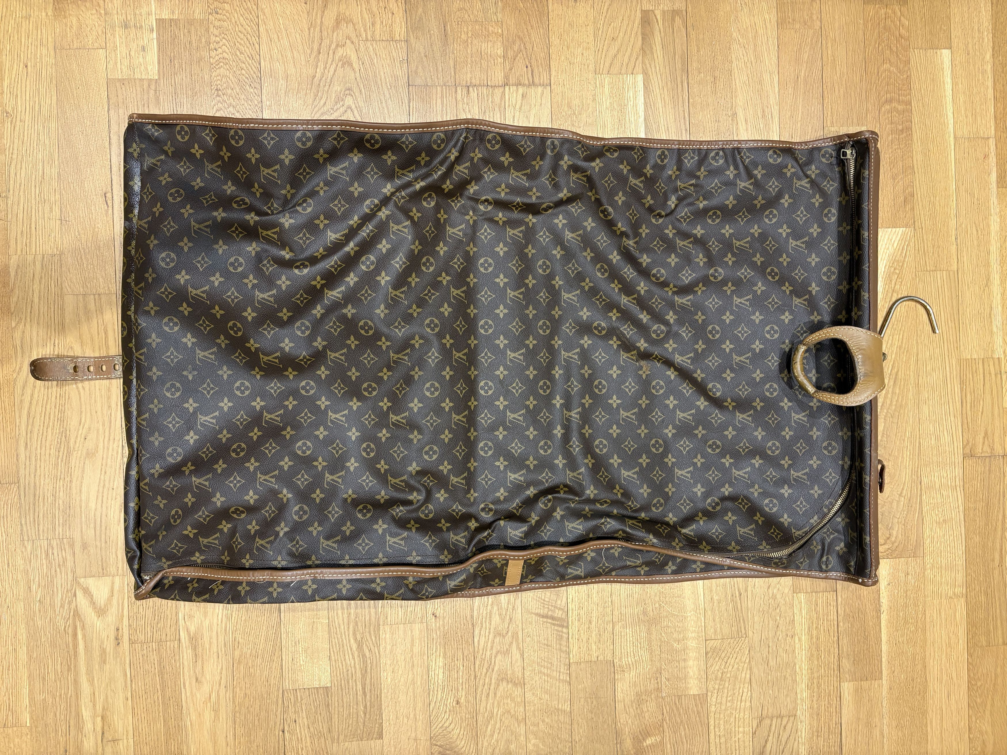 Louis Vuitton VINTAGE 1970S LOUIS VUITTON LEATHER GARMENT BAG Size ONE SIZE - 2 Thumbnail