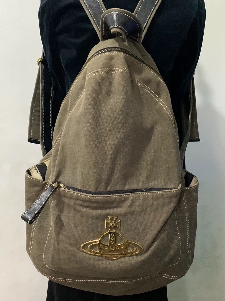 Vivienne Westwood size os The backpack is olive green