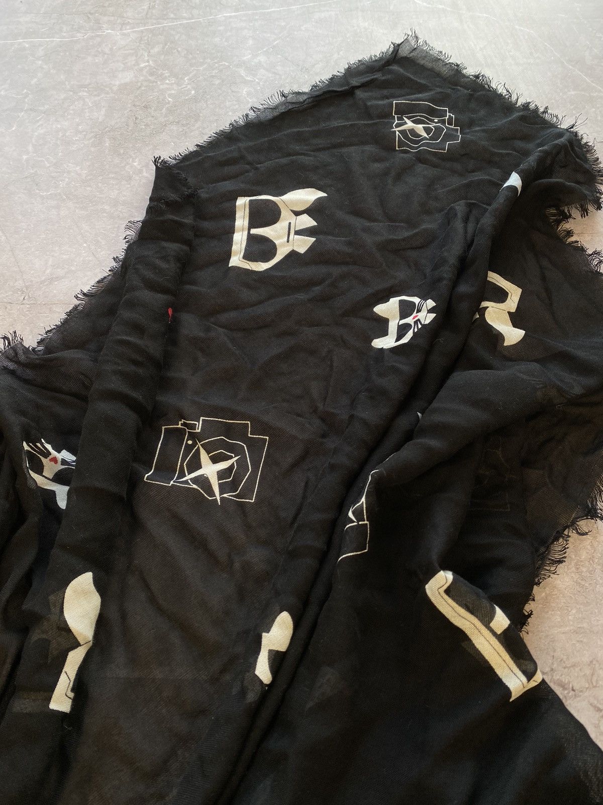 Karl Lagerfeld × Vintage Rare Karl Lagerfeld Paris Multi Logo Scarf Black White Silk Size ONE SIZE - 7 Thumbnail