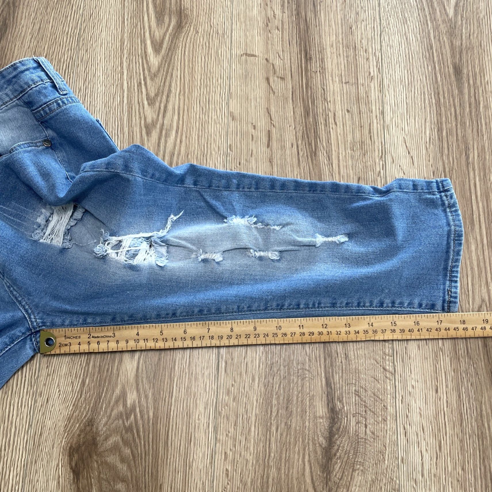 Denime V.I.P Women's Denim Capris Size 11/12 Light Wash Stretch Distressed Jean-Cut Off Shorts Size 32" / US 10 / IT 46 - 6 Thumbnail