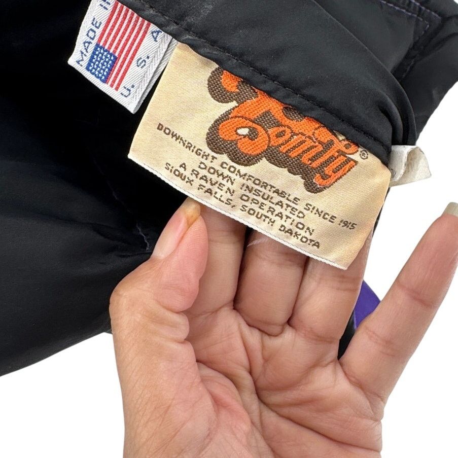 Vintage Vintage 70s Comfy reversible down filled puffer snap vest L Size US L / EU 52-54 / 3 - 5 Thumbnail