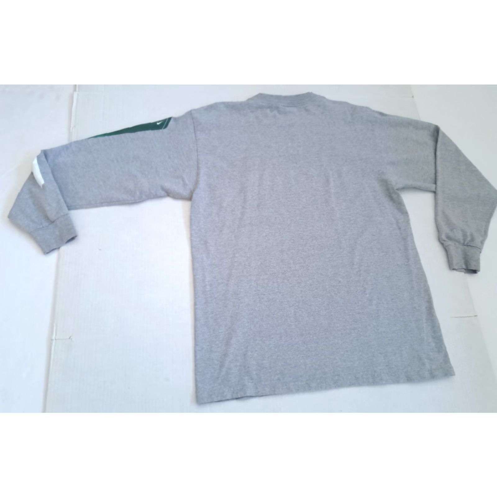 Nike VINTAGE Nike Michigan State U. Long Sleeve T-Shirt 90s Printed Spartans Crew Neck M Gray Unisex Adults Mens Womens Size US M / EU 48-50 / 2 - 7 Thumbnail