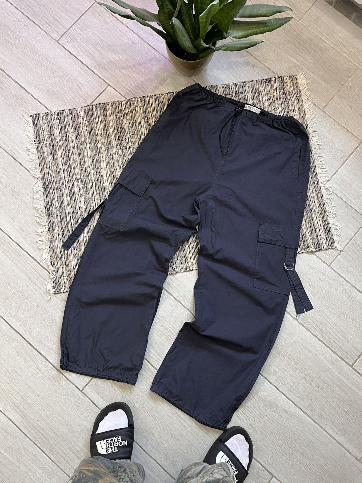 Japanese Brand × Vintage Y2K Vintage Navy Parachute Nylon Pants Japanese Avantgarde Size US 32 / EU 48 - 1 Thumbnail