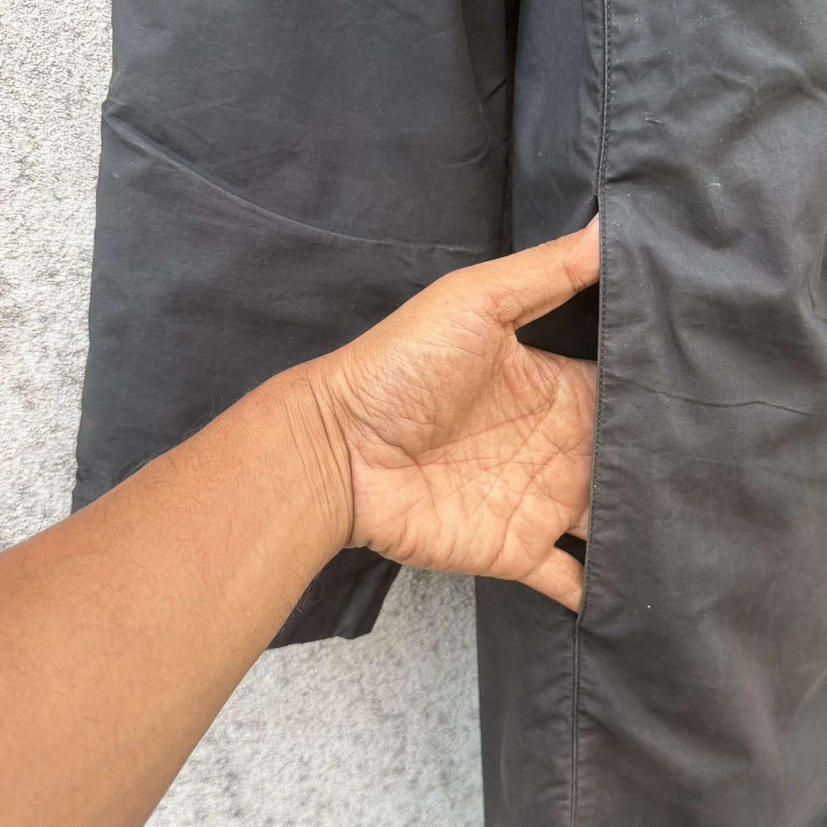 Gucci VTG Gucci Long Coat Faded Waxed Black Size 50 Made In Italy Size US M / EU 48-50 / 2 - 9 Thumbnail
