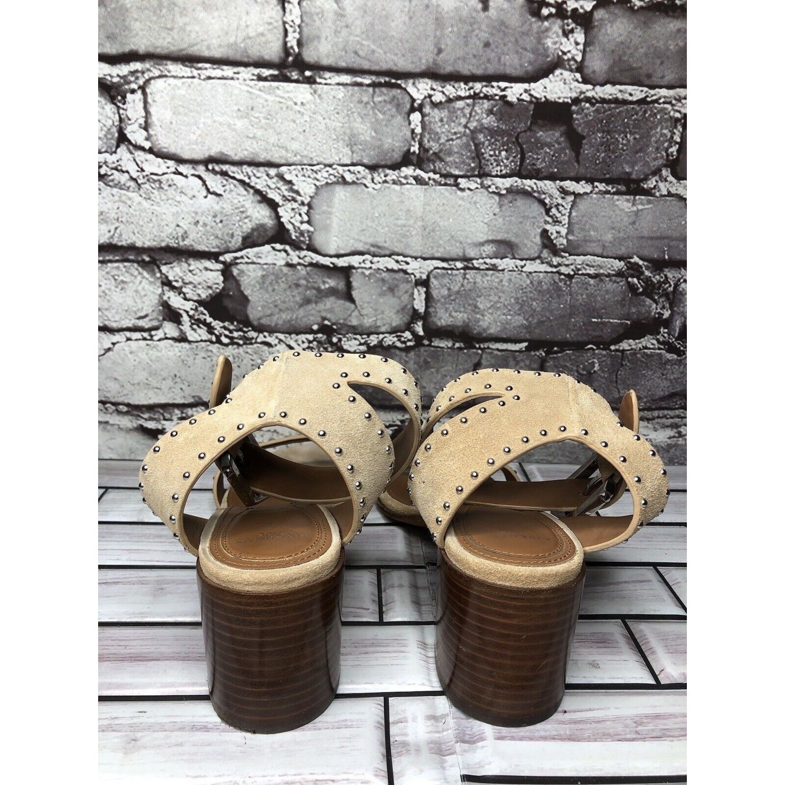 Givenchy Givenchy Beige Suede Leather Elegant Heel Studded Sandals Wo Size US 7.5 / IT 37.5 - 18 Thumbnail