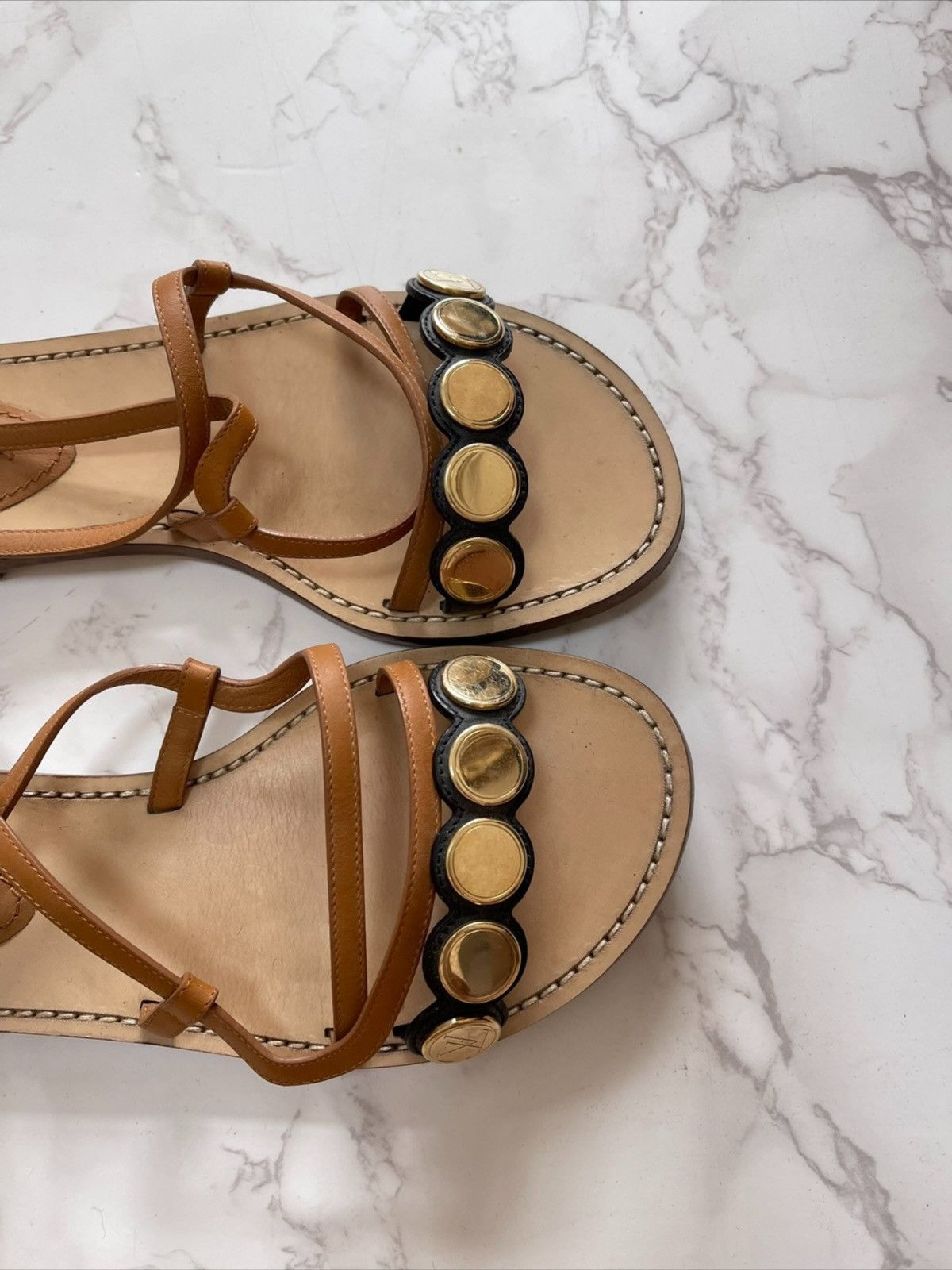 Louis Vuitton Louis Vuitton Gold Leather sandal Size US 8.5 / IT 38.5 - 8 Thumbnail