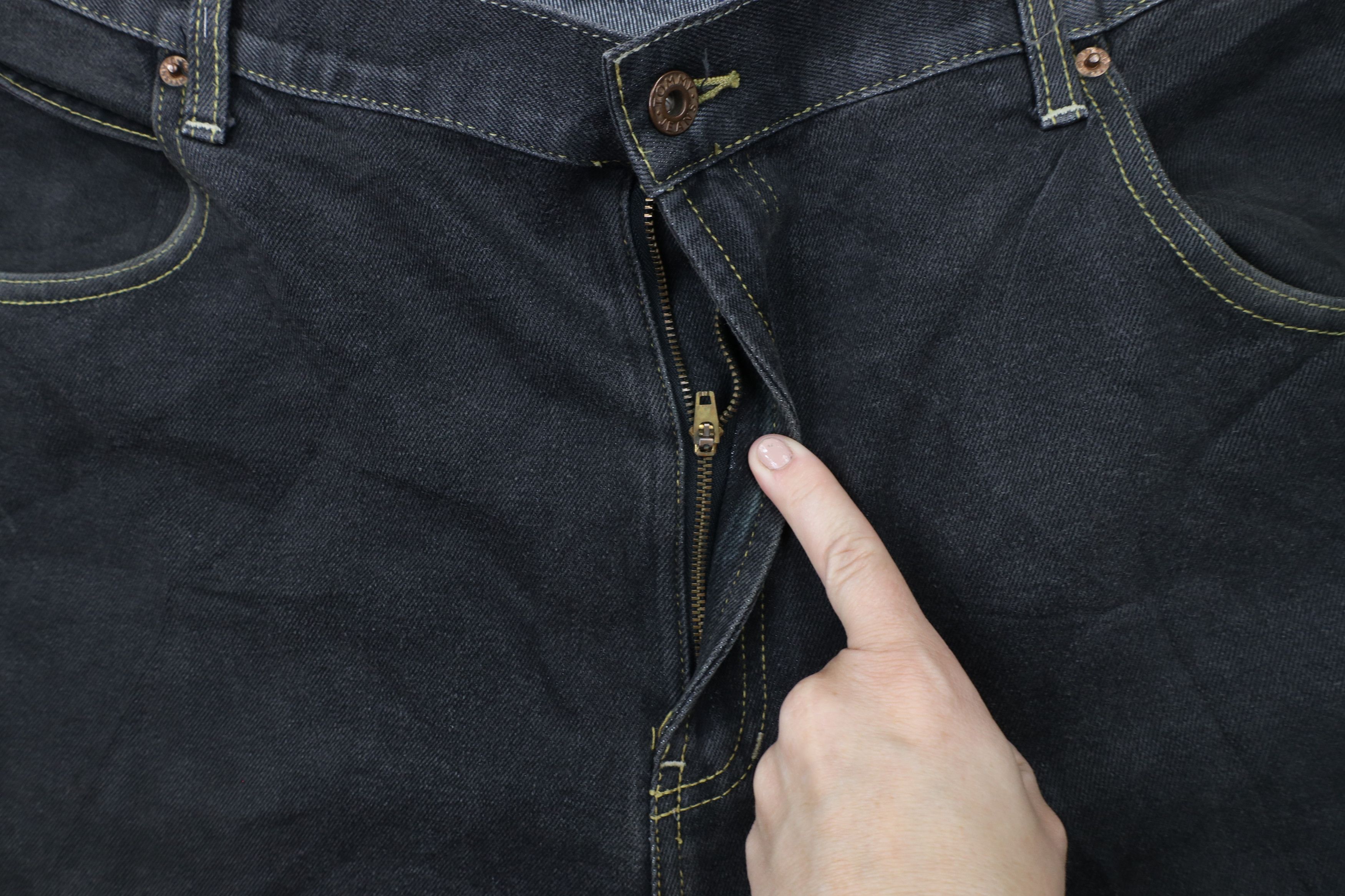 Tommy Hilfiger × Vintage Vintage 90s Tommy Hilfiger Baggy Fit Wide Leg Denim Jeans Size US 40 / EU 56 - 7 Thumbnail