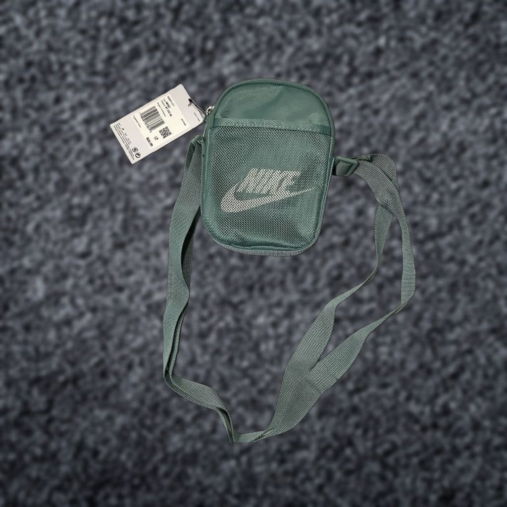 Nike Nike Heritage Crossbody Bag Pouch Green Unisex Small Casual Travel Bag Mens Womens Girls Boys Size ONE SIZE - 1 Thumbnail