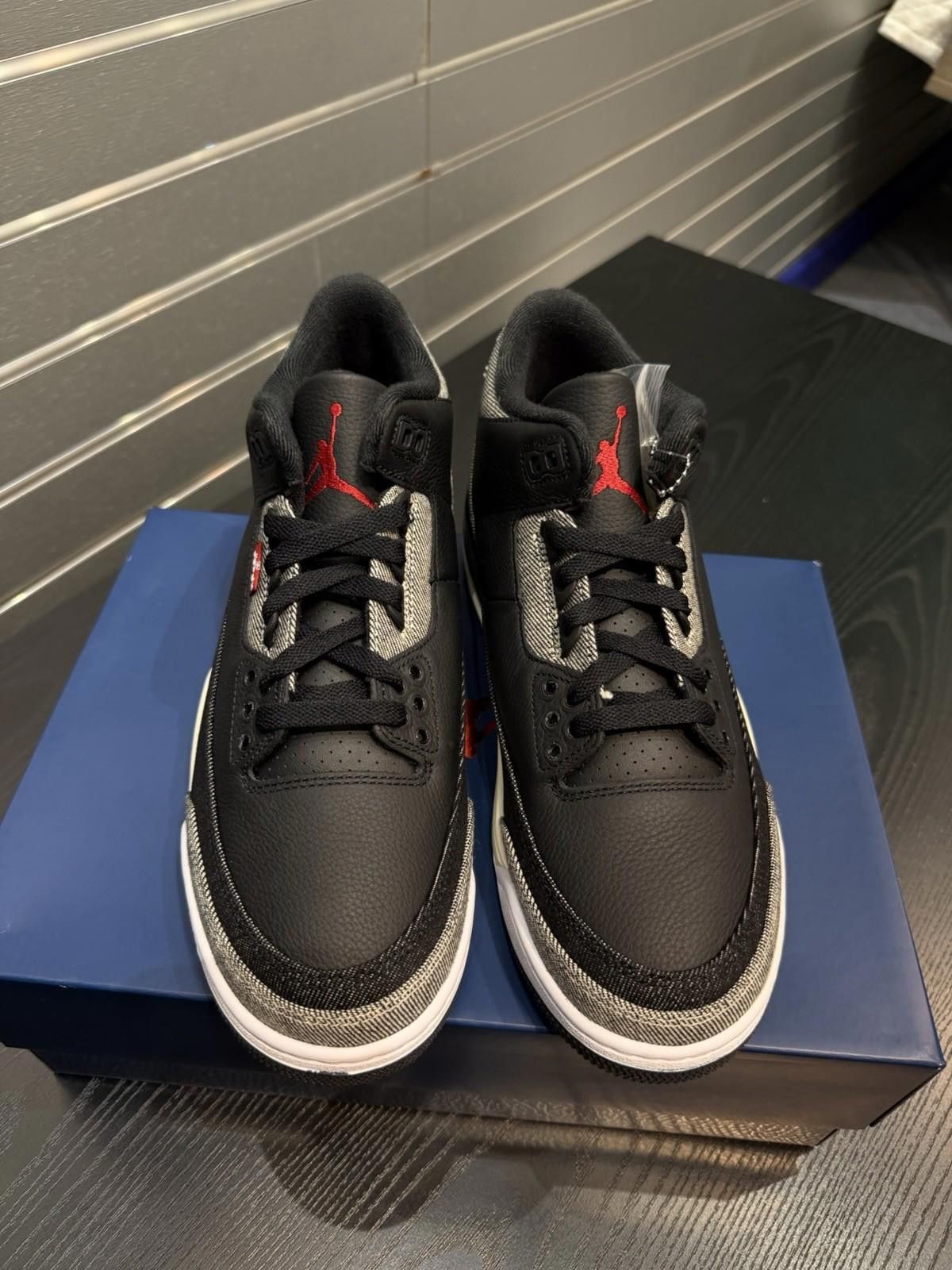 Jordan Brand Nike Air Jordan 3 Retro Levi’s Black IR0914-400 Men’s(9.5) Size US 9.5 / EU 42-43 - 5 Thumbnail