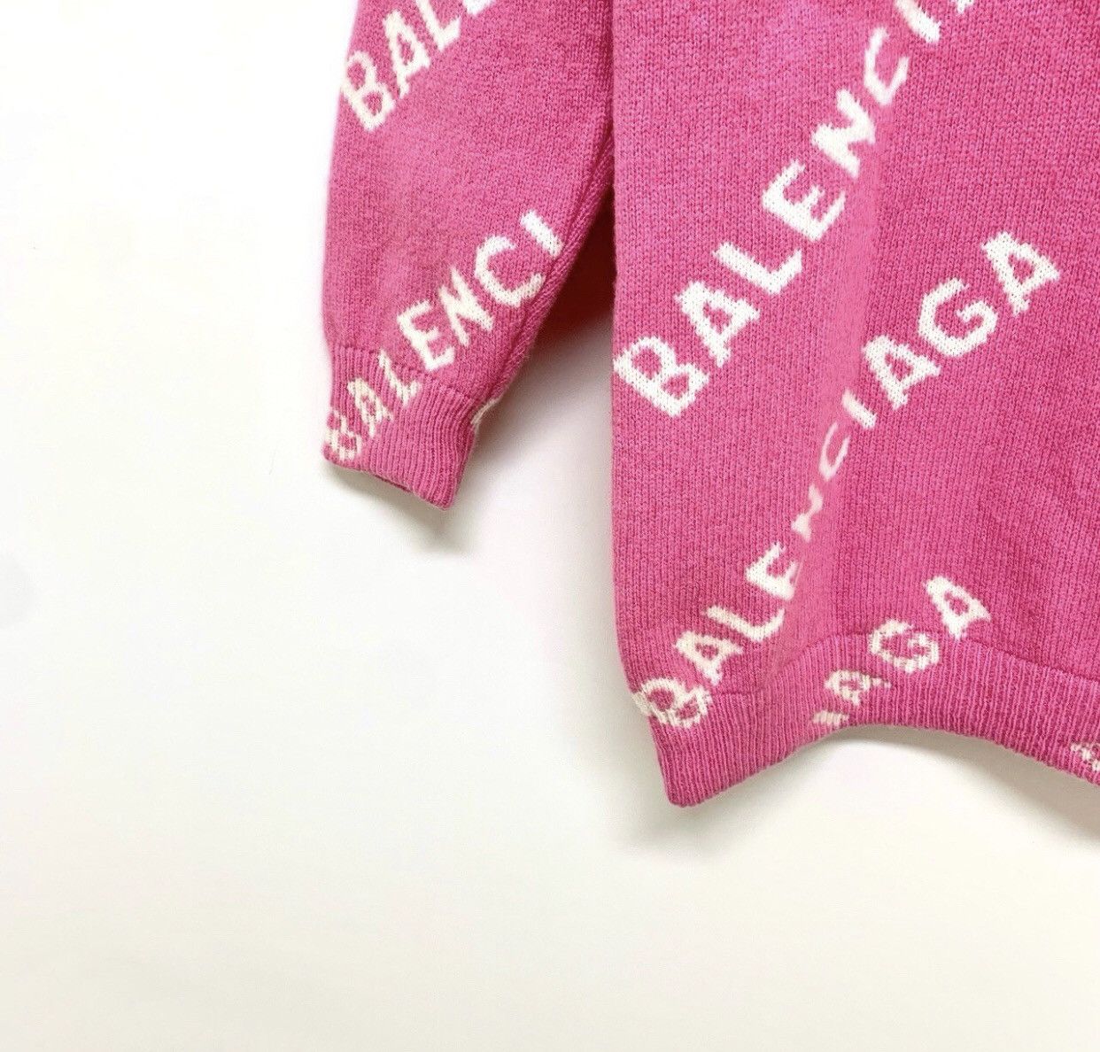 Balenciaga Balenciaga Pink Bullet Logo Sweater 2412-Nextarrow Size US XS / EU 42 / 0 - 5 Thumbnail