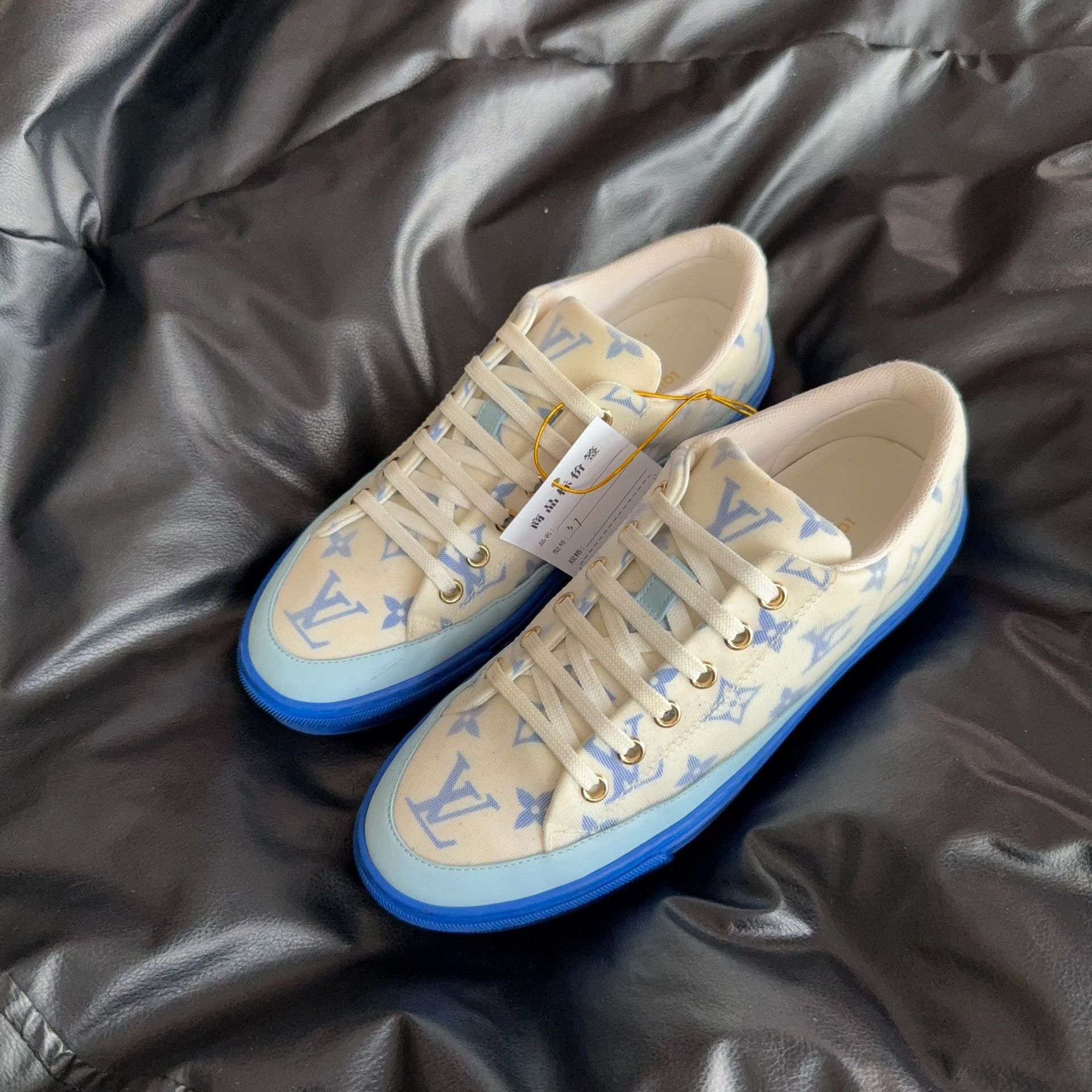 Louis Vuitton Louis Vuitton Blue Lowtop Sneakers 37 Women Size US 6.5 / IT 36.5 - 1 Thumbnail