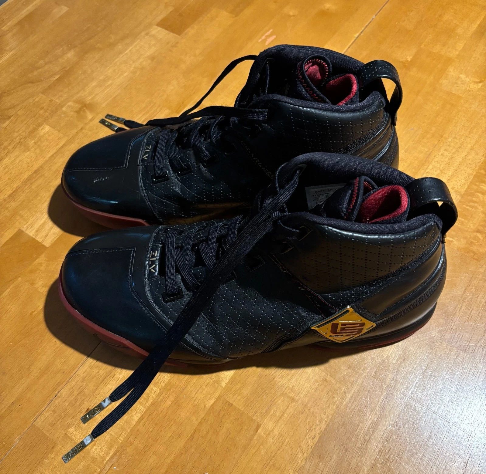Nike 2007 LeBron 5 Black Crimson Metallic Gold Size US 12 / EU 45 - 4 Thumbnail