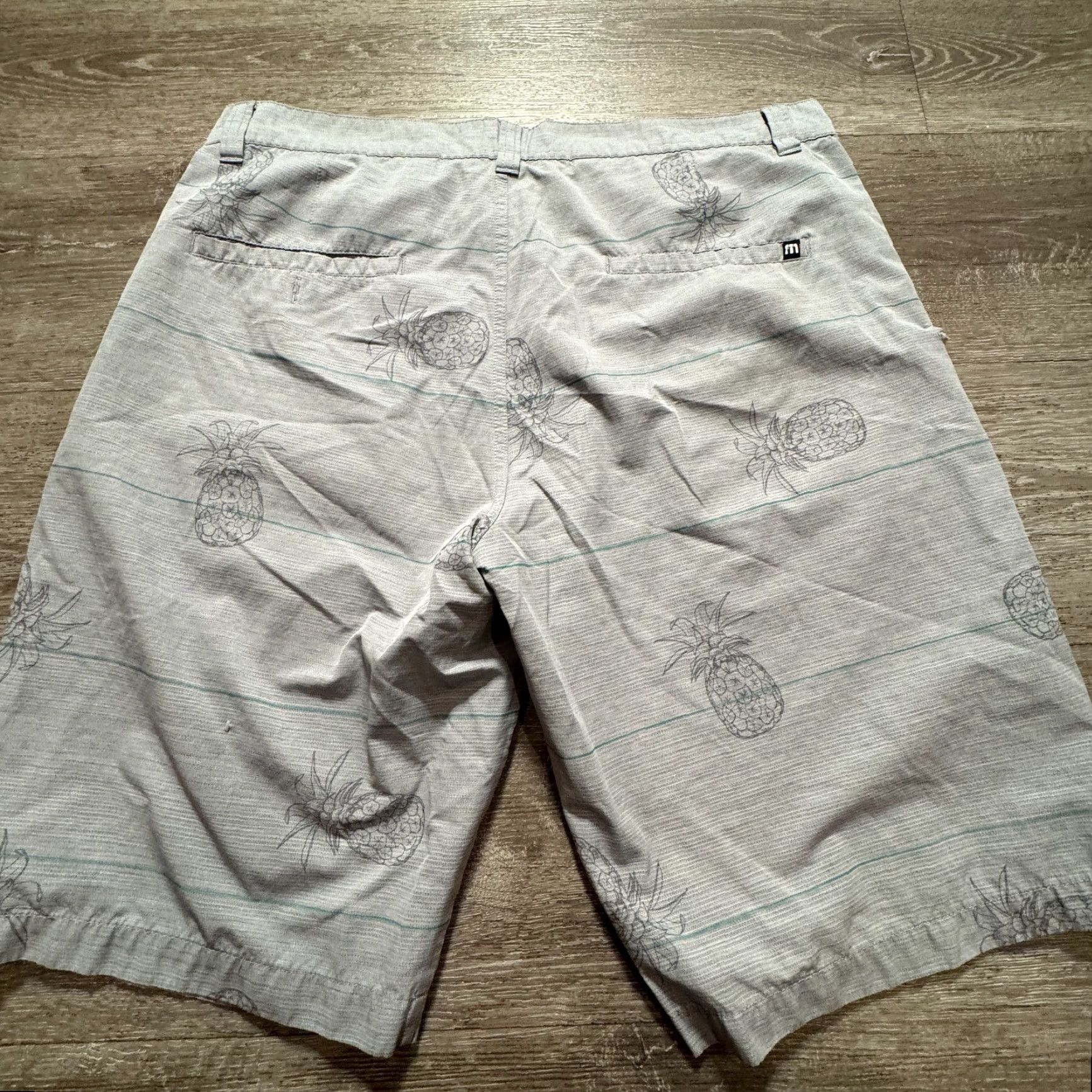 TravisMathew Travis Mathew Shorts Mens 35 Gray Pineapple Graphic Chino Casual Outdoor Summer 35 in Gray Mens Size US 35 - 4 Thumbnail