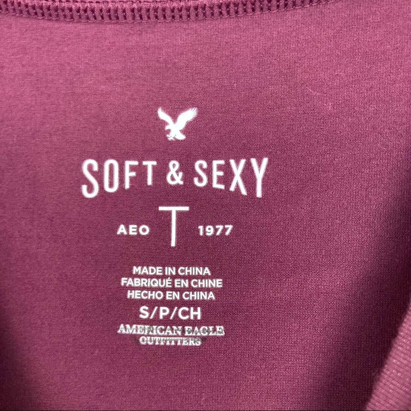 American Eagle Outfitters American Eagle Soft & Sexy Maroon Call me T Shirt Sz S Size S / US 4 / IT 40 - 3 Thumbnail