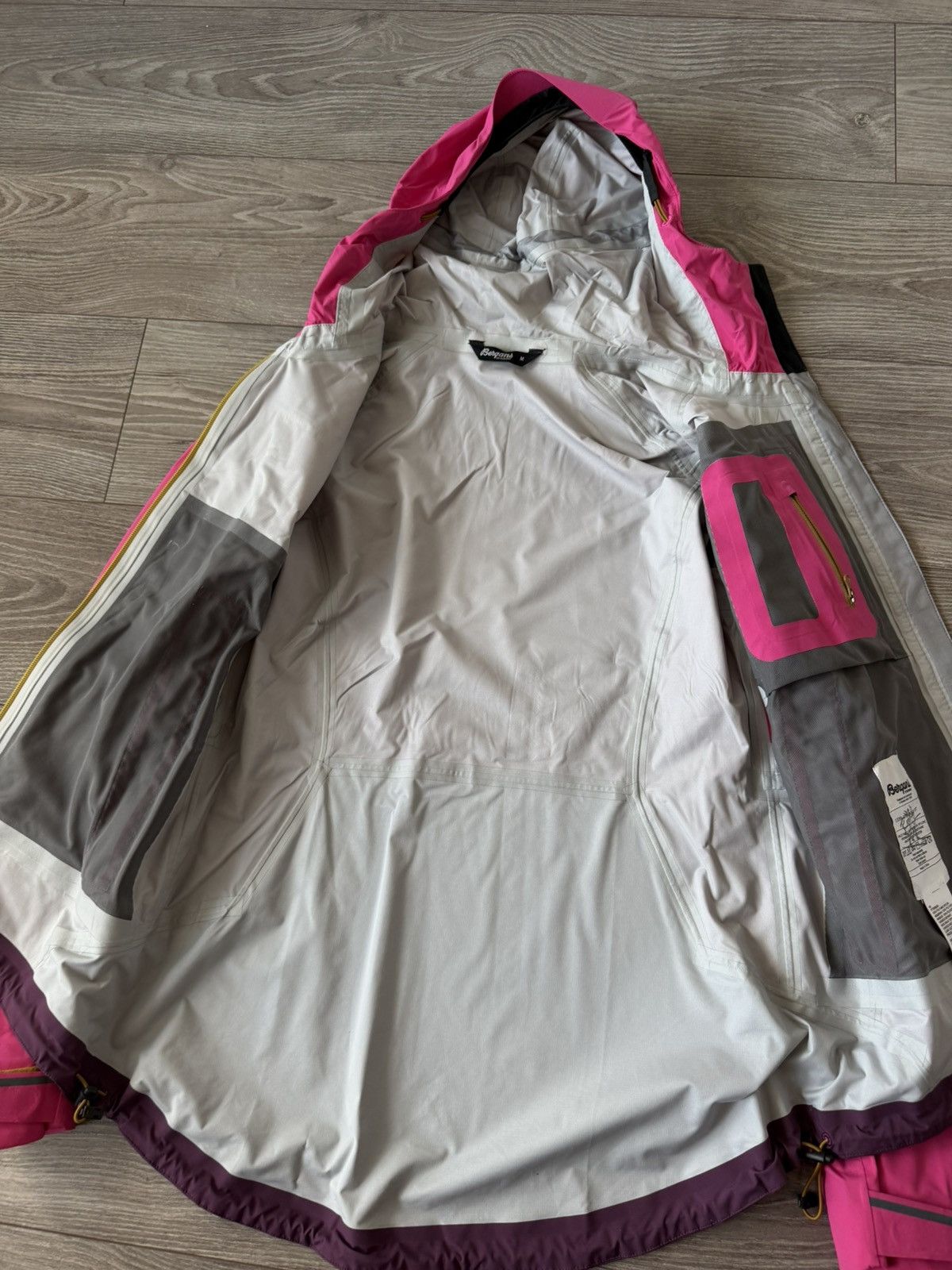 Bergans of Norway Bergans Of Norway Dermizax Waterproof Ski Storen Lady Jacket Size M / US 6-8 / IT 42-44 - 7 Thumbnail
