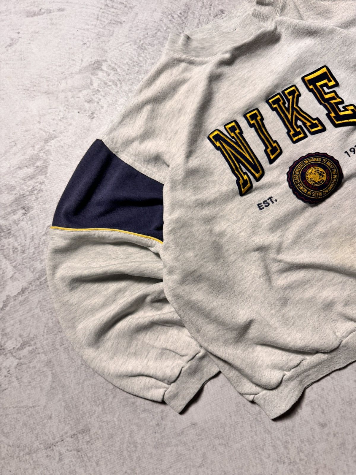 Nike × Vintage 90s Nike Vintage Big Logo Oversize Sweatshirt Crewneck Size US M / EU 48-50 / 2 - 4 Thumbnail