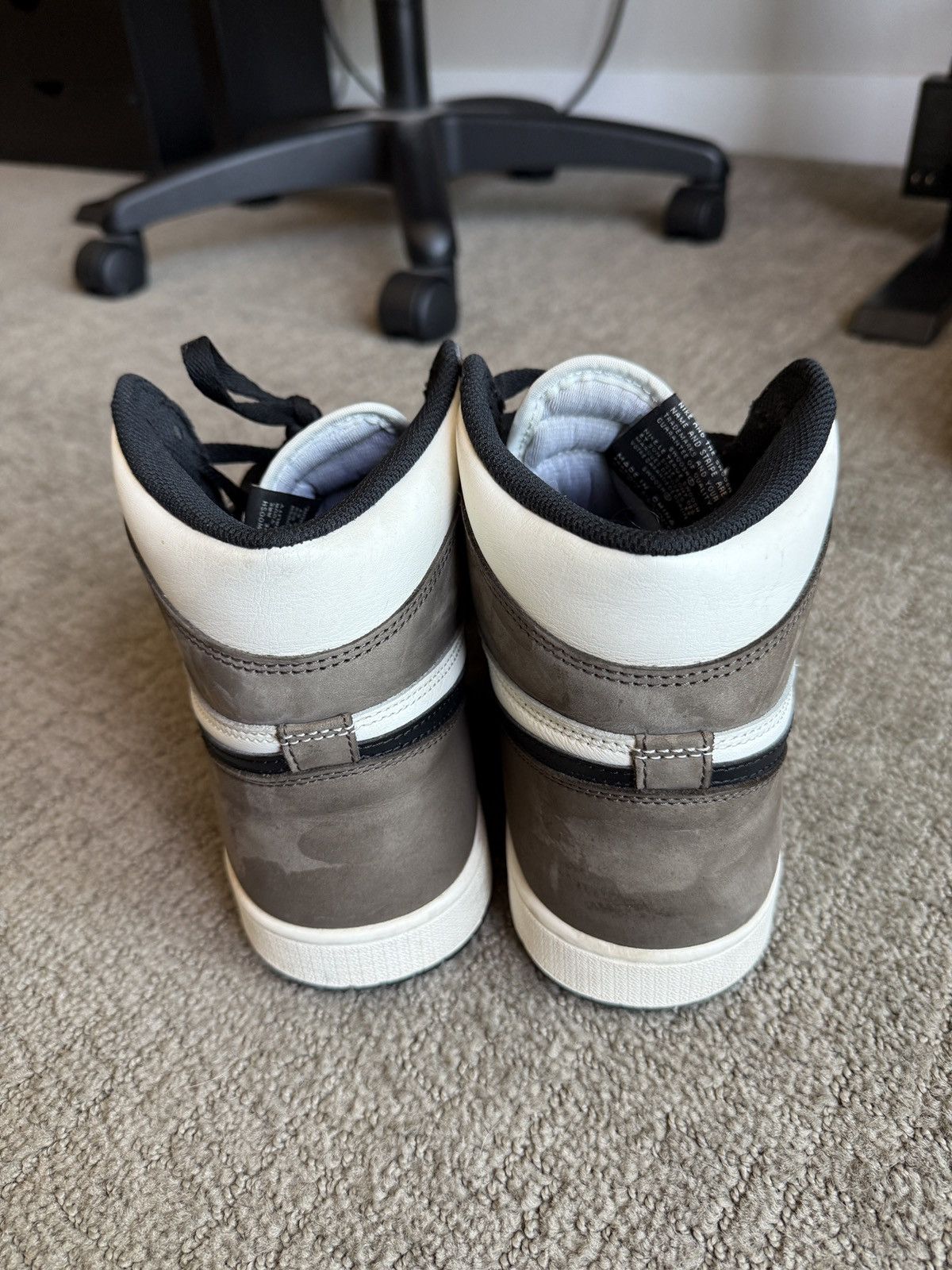 Nike Jordan 1 High Dark Mocha (Size: 11.5) Size US 11.5 / EU 44-45 - 4 Thumbnail