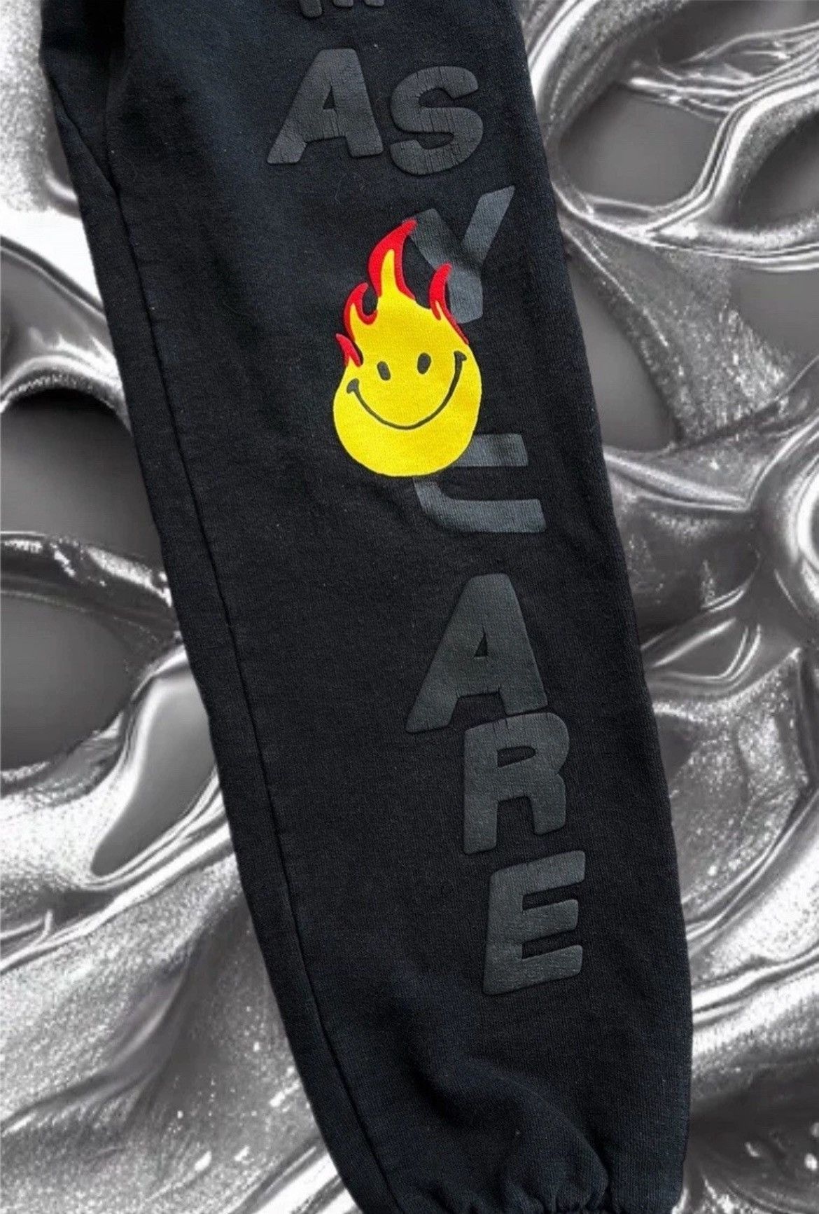 READYMADE READYMADE®⚡️Size M Come as you are Flaming smiley sweat pants Size US 32 / EU 48 - 3 Thumbnail