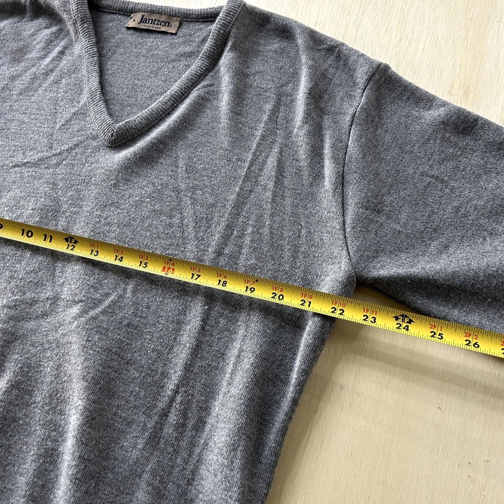 Jantzen VINTAGE Jantzen Sweater Mens XL Gray V Neck Tight Knit Pullover Made In USA Size US XL / EU 56 / 4 - 4 Thumbnail
