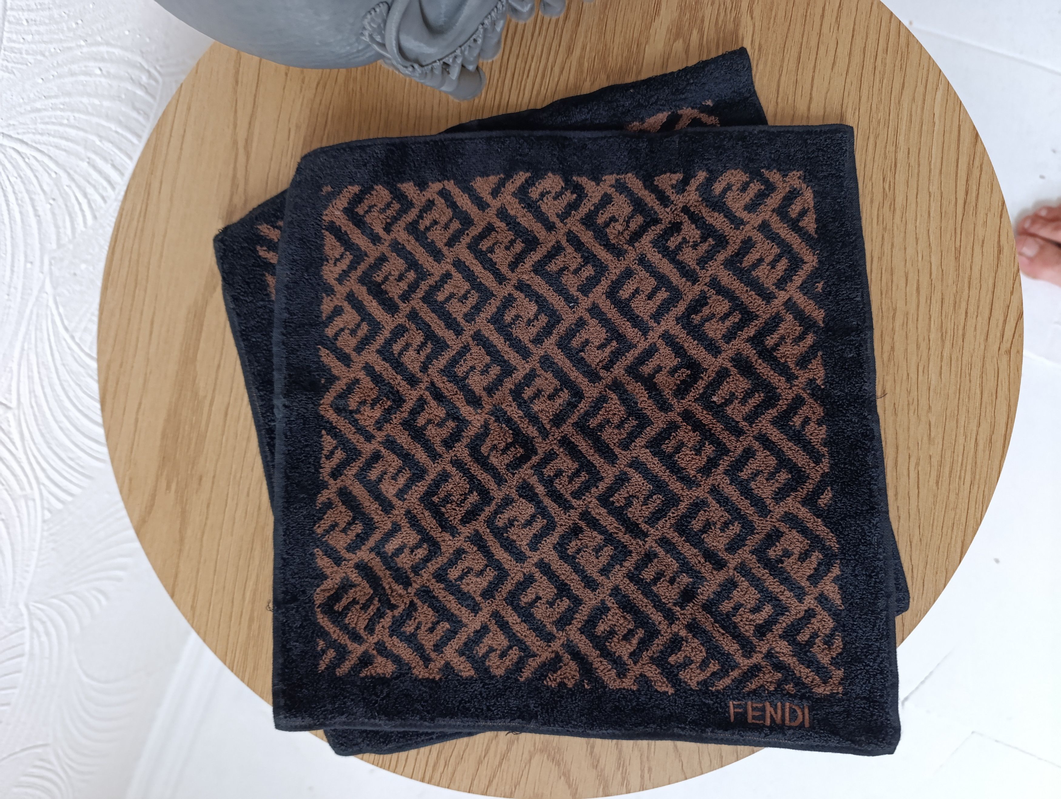 Fendi FENDI MONOGRAM TWO SMALL HANDS COTTON TOWEL VINTAGE Size ONE SIZE - 10 Thumbnail
