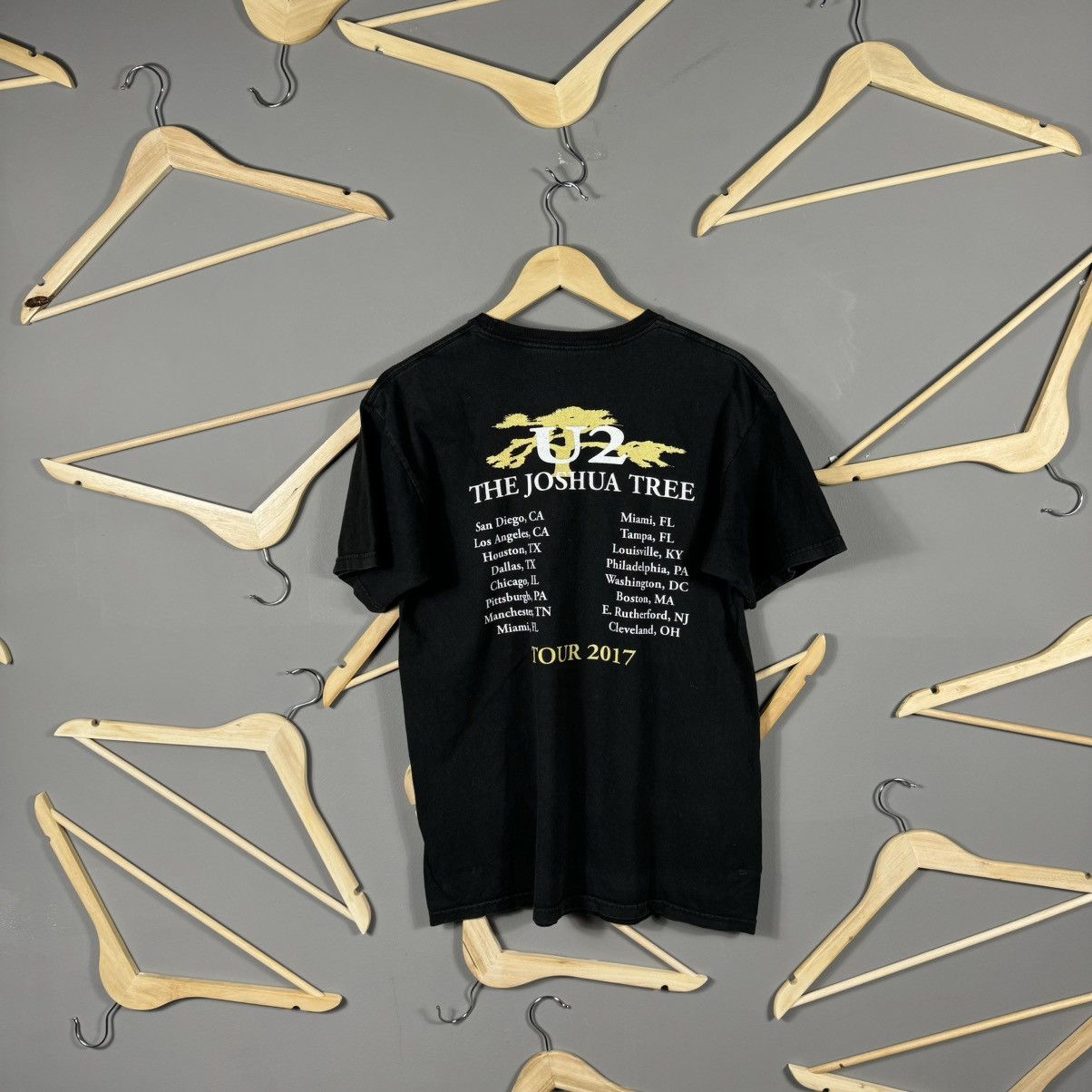 Band Tees U-2 2017 The Joshua Tour T-shirt Size US M / EU 48-50 / 2 - 2 Thumbnail
