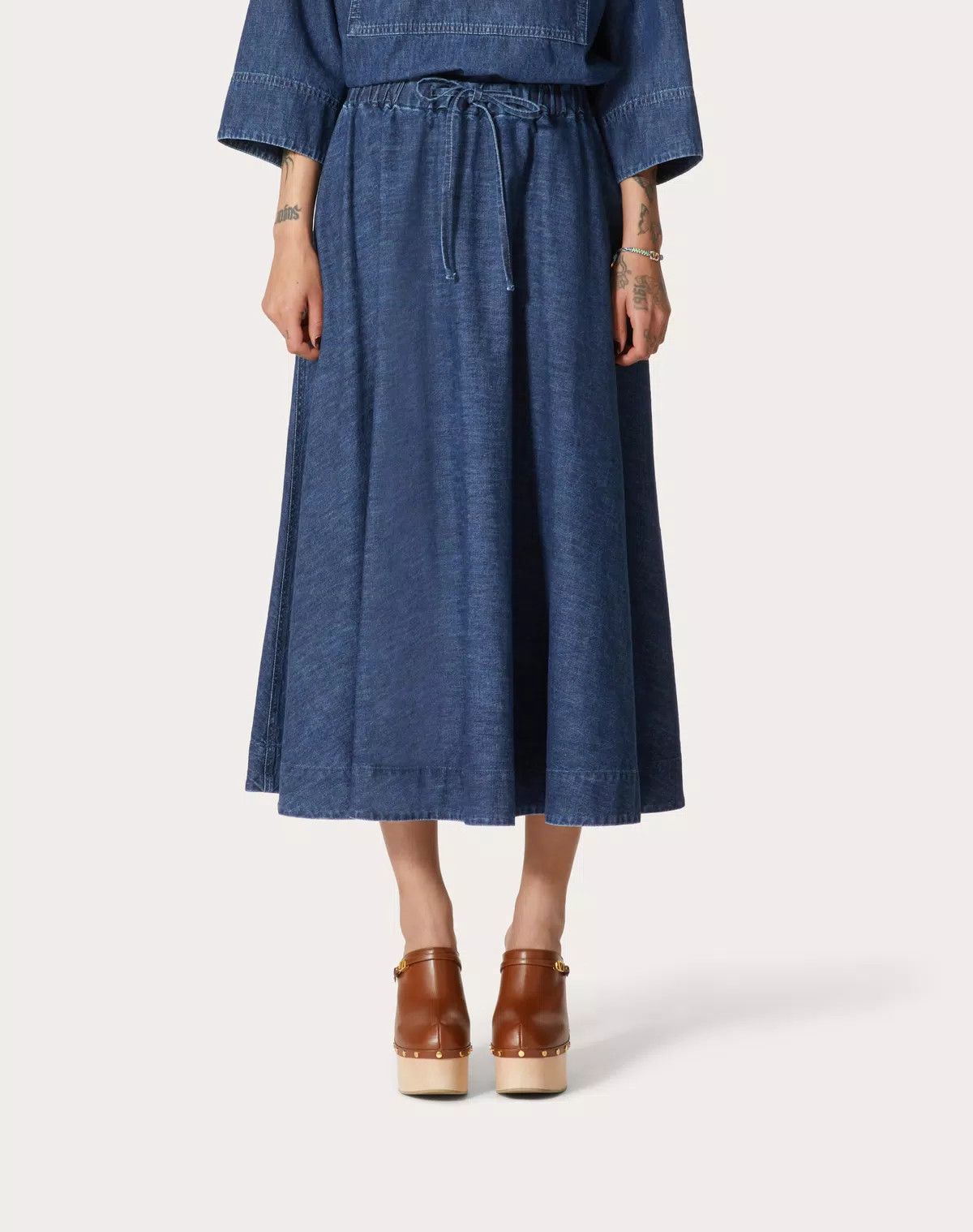Valentino o1s1wg110625 Chambray Denim Midi Skirt in Medium Blue Size 32" / US 10 / IT 46 - 4 Thumbnail